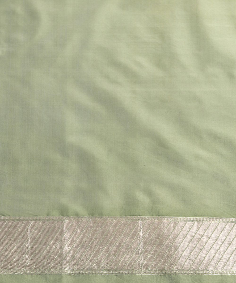 Light_Green_Handloom_Pure_Katan_Silk_Cutwork_Banarasi_Saree_with_Jangla_WeaverStory_05