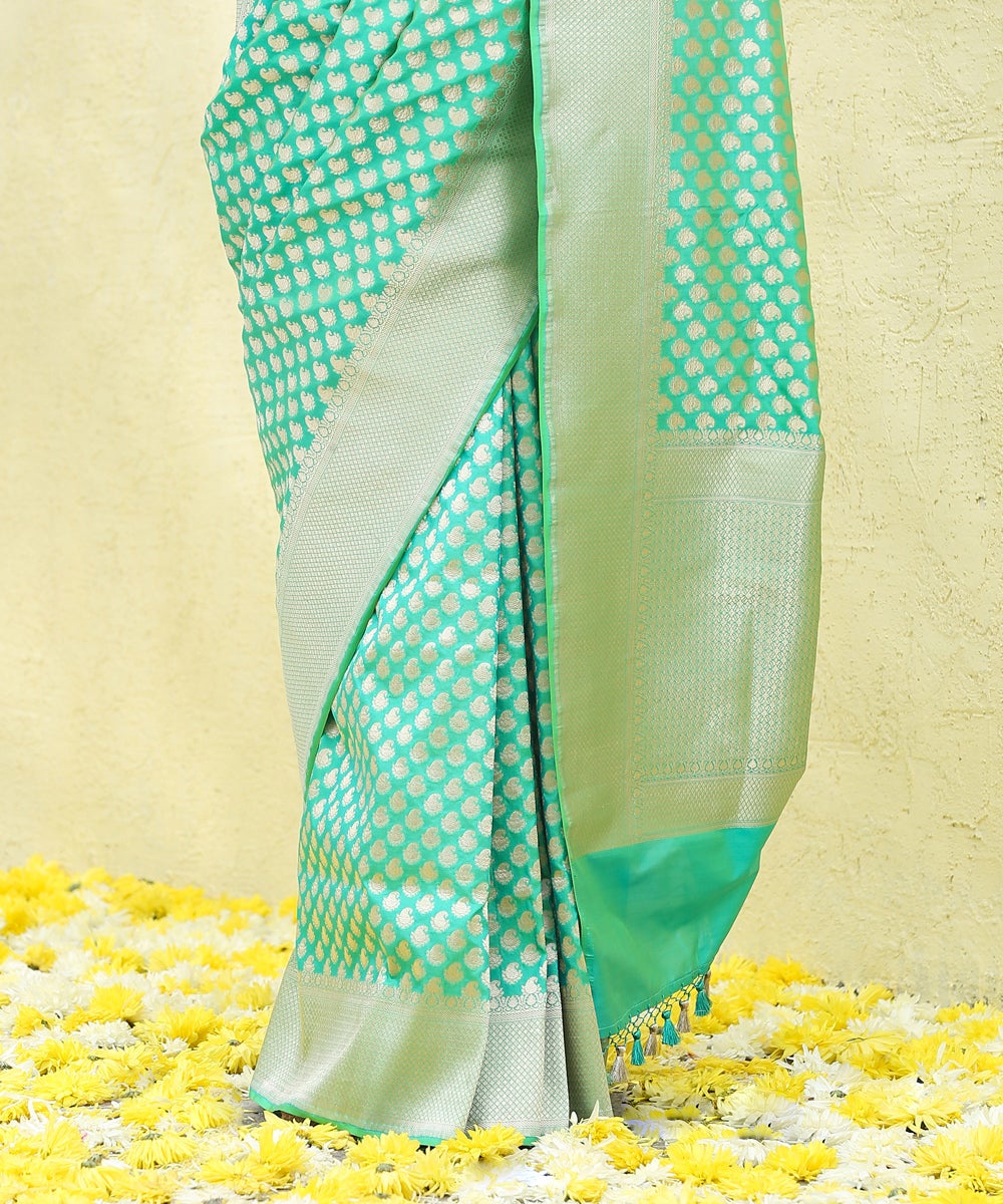 Aqua_Green_Handloom_Pure_Katan_Silk_Banarasi_Saree_with_Paisley_Cutwork_Boota_WeaverStory_04