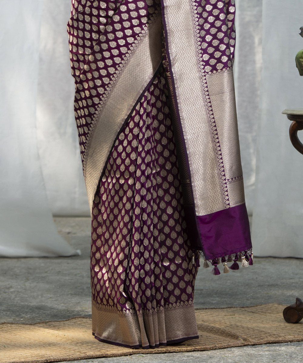 Wine_Handloom_Pure_Katan_Silk_Banarasi_Saree_Small_Leaf_Booti_WeaverStory_04