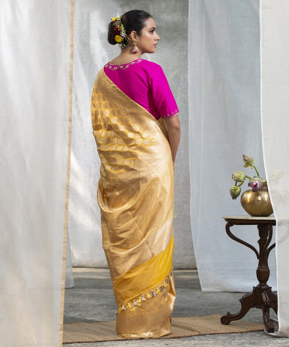Handloom_Mango_Yellow_Pure_Katan_Silk_Banarasi_Saree_with_Cutwork_Booti_WeaverStory_03