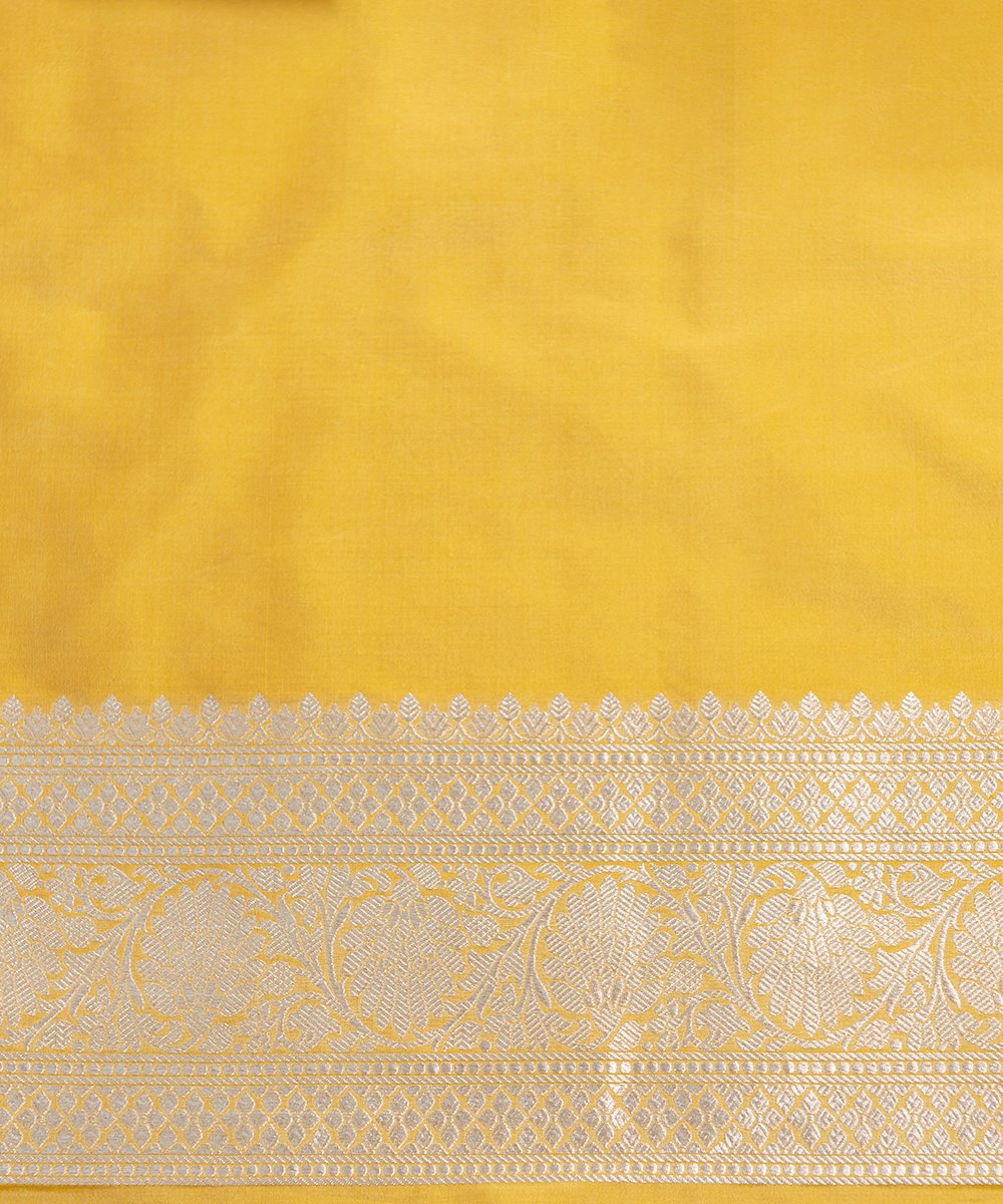 Handloom_Mango_Yellow_Pure_Katan_Silk_Banarasi_Saree_with_Cutwork_Booti_WeaverStory_05
