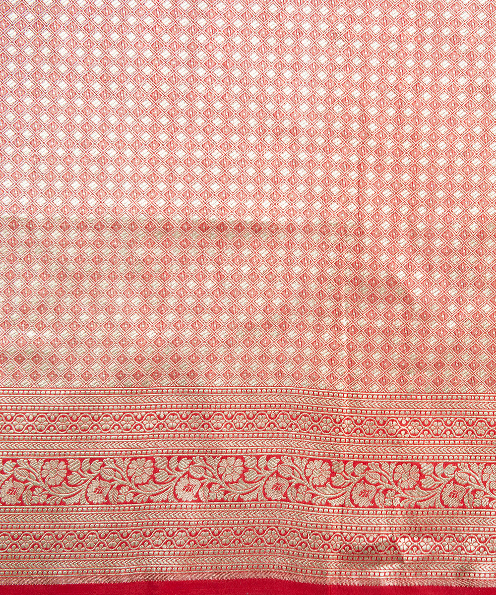 Handloom_Red_Pure_Katan_Silk_Banarasi_Saree_with_Diagonal_Cutwork_Checks_WeaverStory_05