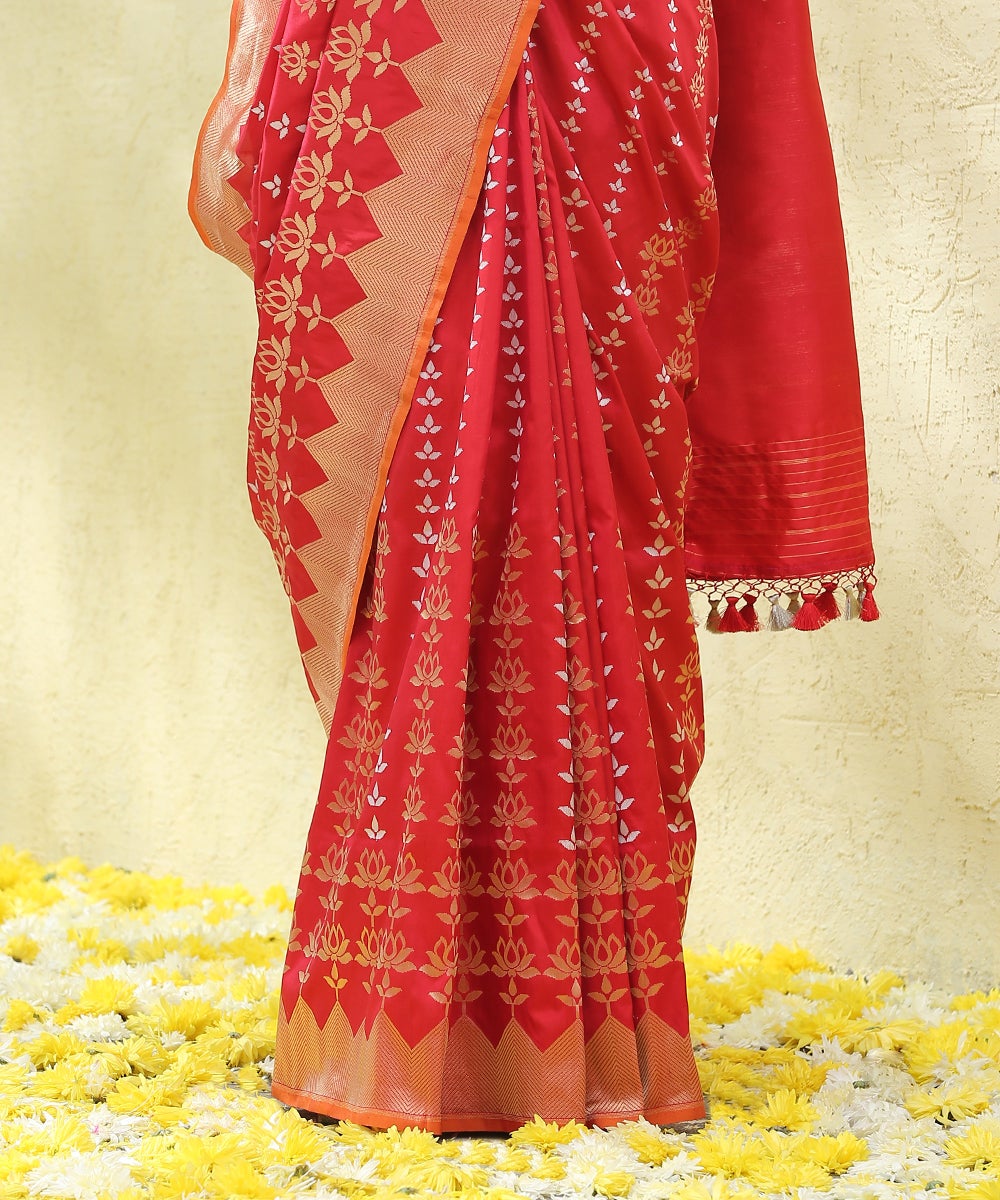 Handloom_Red_Pure_Katan_Silk_Banarasi_Saree_with_Cutwork_Temple_Border_And_Lotus_Motifs_WeaverStory_04