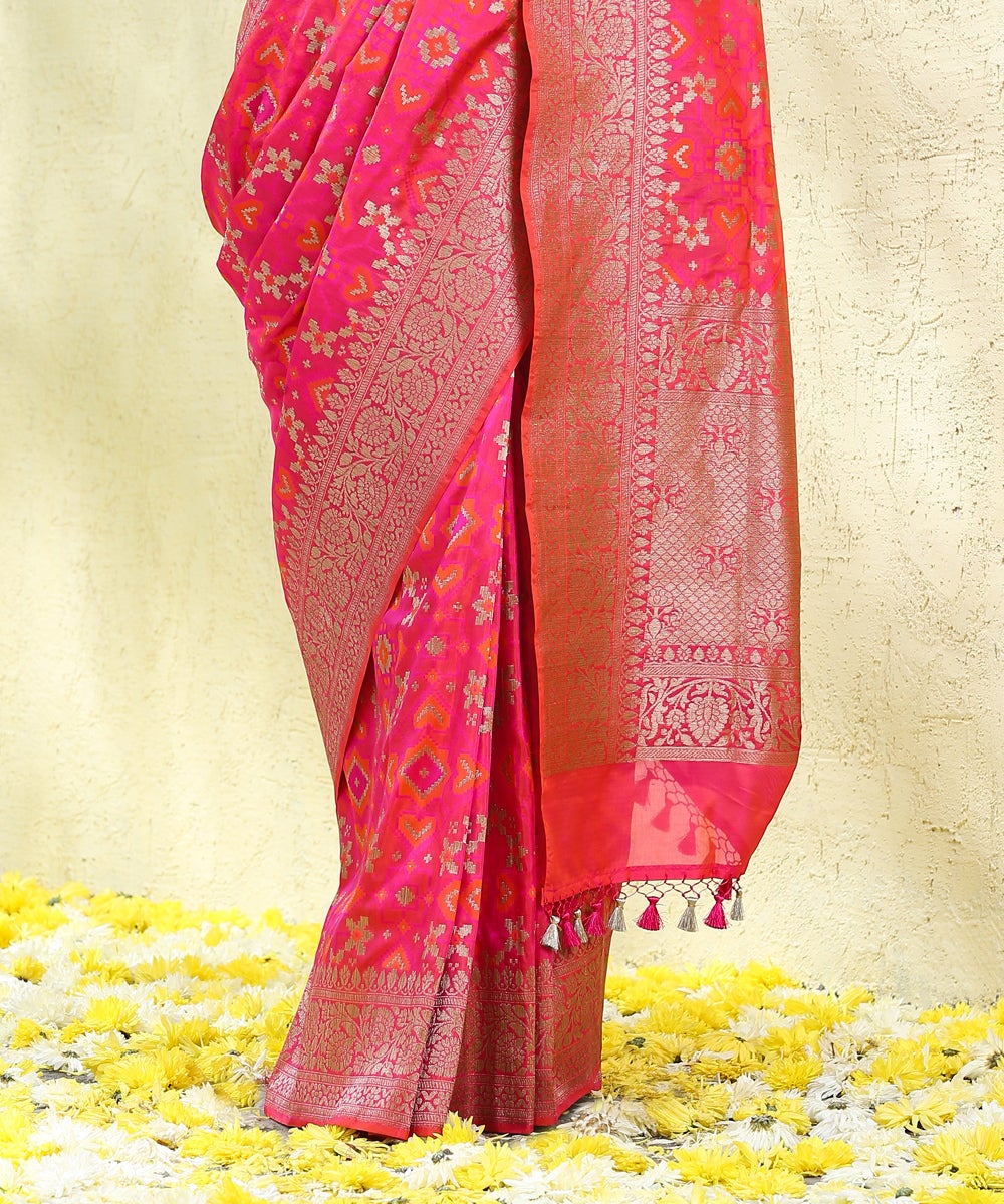 Handloom_Pink_And_Orange_Paan_Patola_Pure_Katan_Silk_Banarasi_Saree_With_Broad_Zari_Border_WeaverStory_04