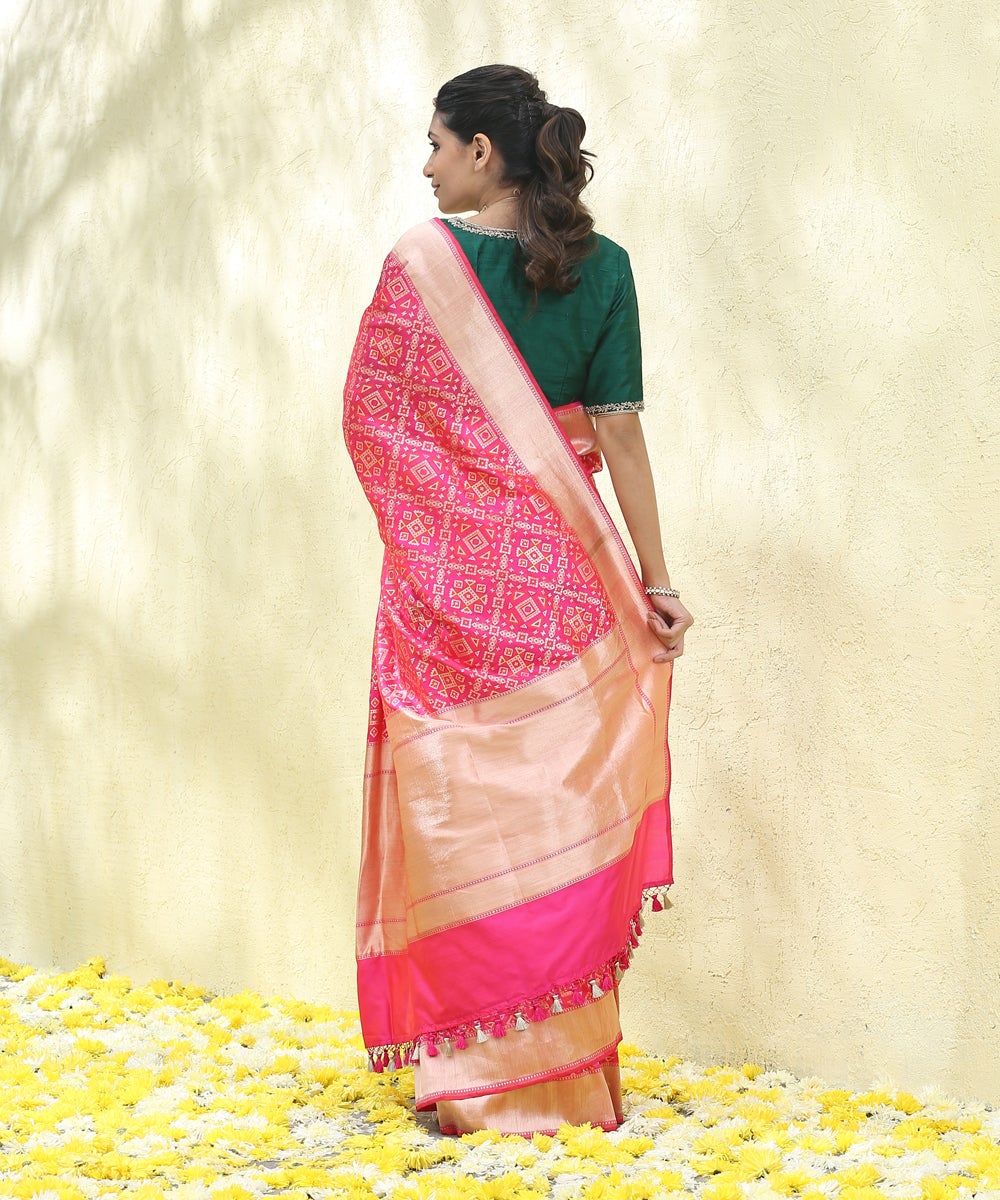 Pink_And_Orange_Handloom_Pure_Katan_Silk_Banarasi_Patola_Saree_With_Flat_Zari_Border_WeaverStory_03