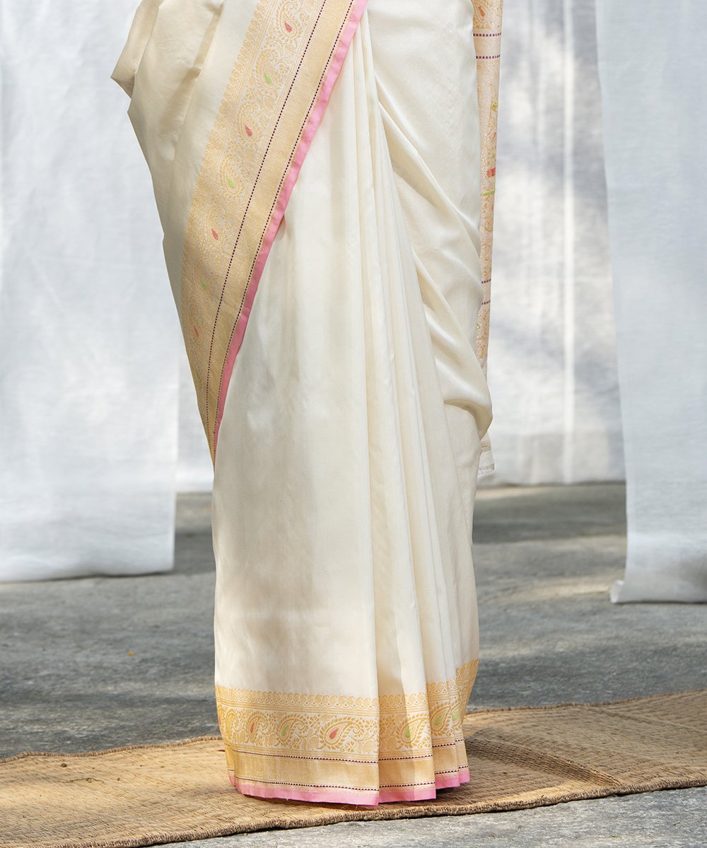 Offwhite_Handloom_Pure_Katan_Silk_Plain_Banarasi_Saree_With_Konia_And_Meenakari_Border_WeaverStory_04