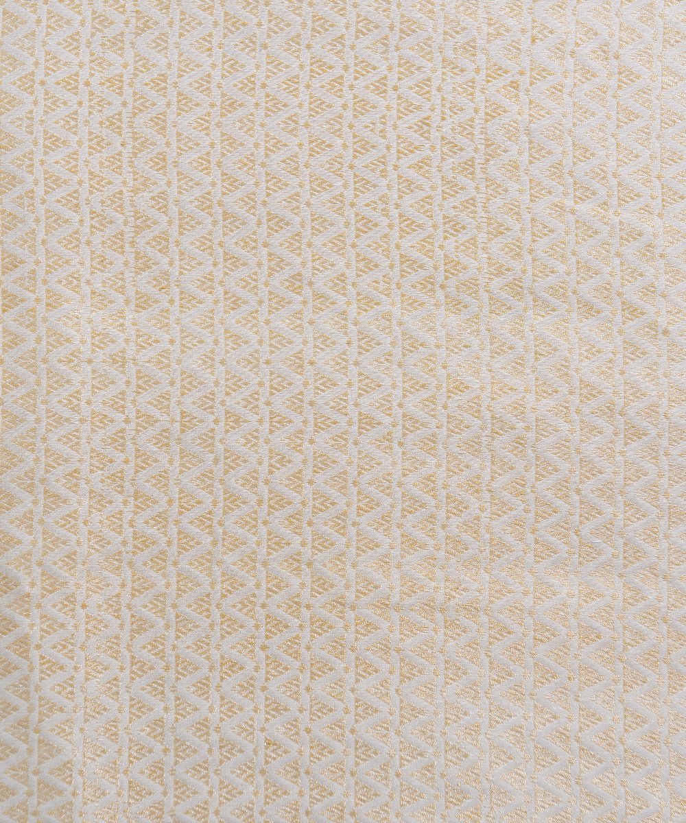 Offwhite_Handloom_Pure_Katan_Silk_Plain_Banarasi_Saree_With_Konia_And_Meenakari_Border_WeaverStory_05