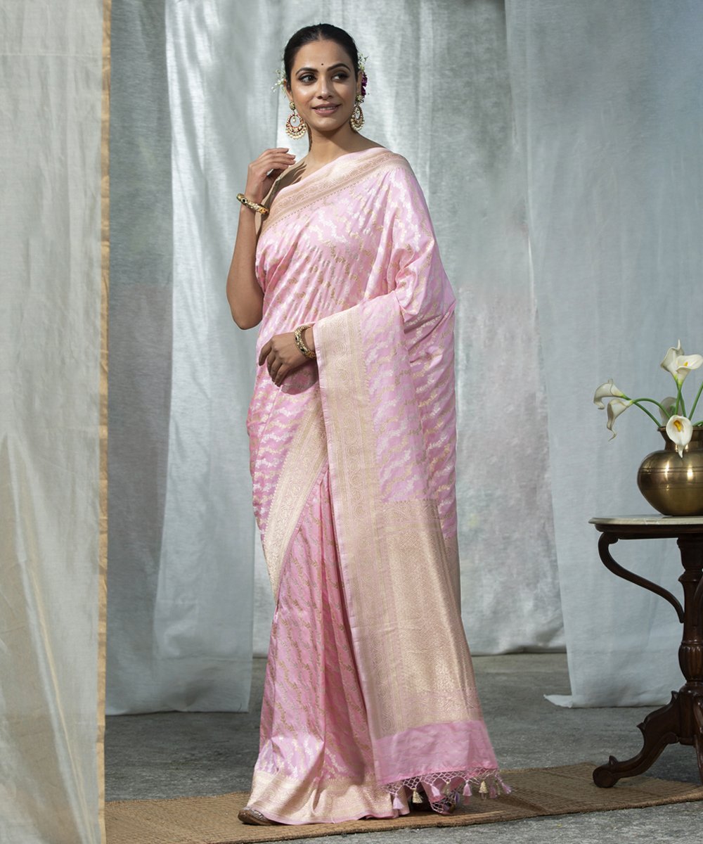 Baby_Pink_Handloom_Pure_Katan_Silk_Banarasi_Saree_with_Diagonal_Gold_and_Silver_Zari_Bel_WeaverStory_02