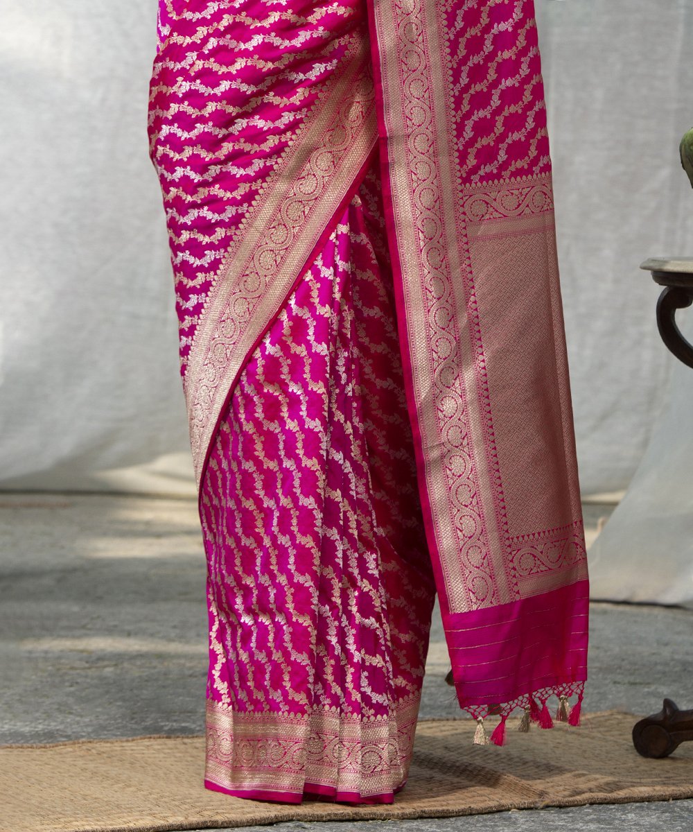 Rani_Pink_Handloom_Pure_Katan_Silk_Banarasi_Saree_Diagonal_Gold_Silver_Zari_Bel_WeaverStory_04