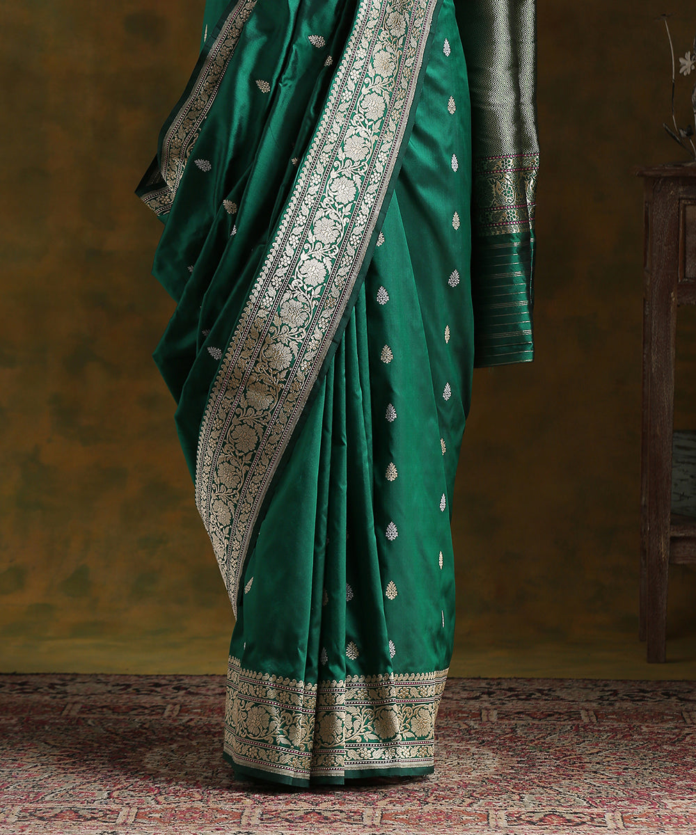 Handloom_Emerald_Green_Pure_Katan_Silk_Banarasi_Saree_With_Kadhwa_Booti_And_Floral_Border_WeaverStory_04
