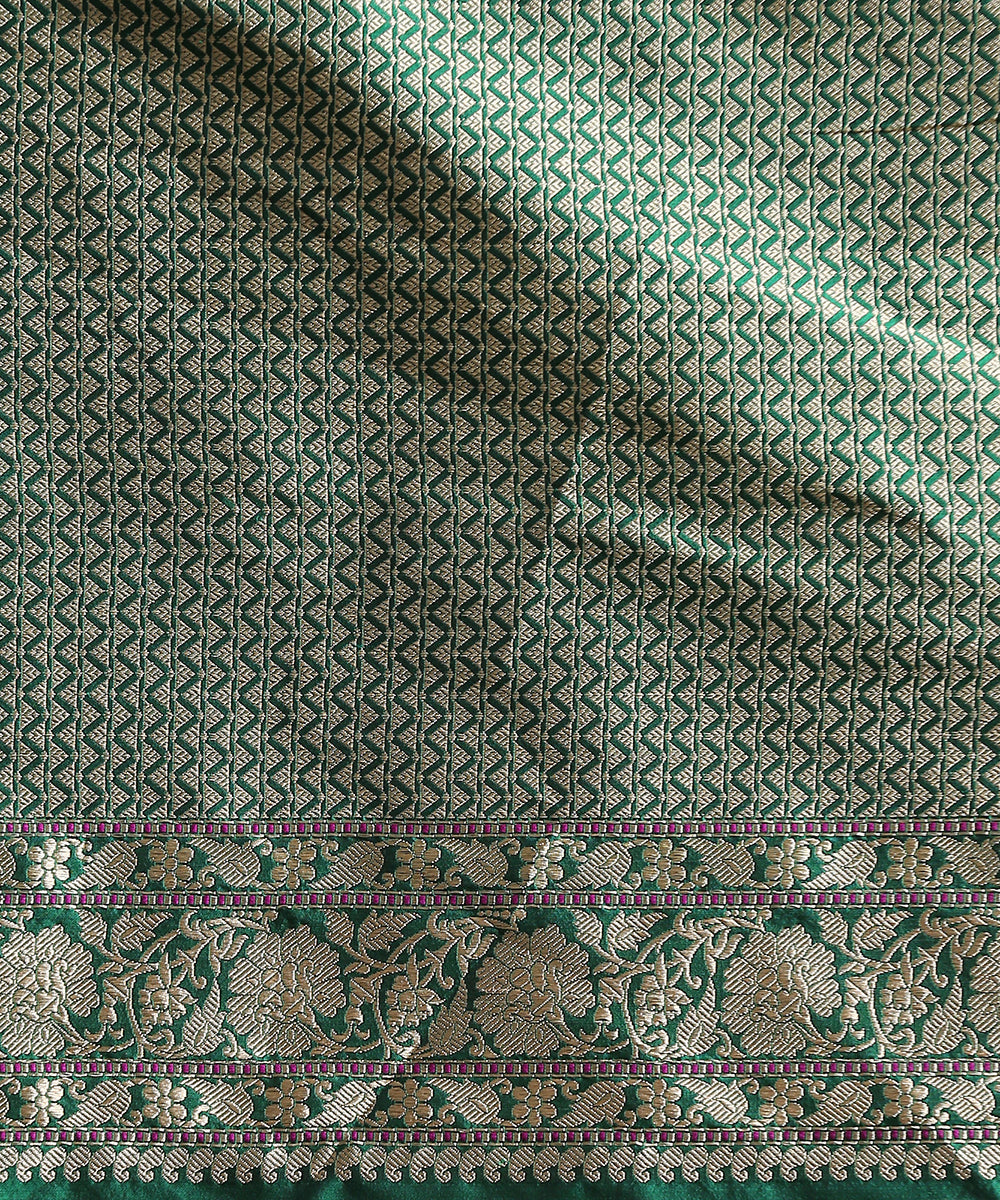 Handloom_Emerald_Green_Pure_Katan_Silk_Banarasi_Saree_With_Kadhwa_Booti_And_Floral_Border_WeaverStory_05