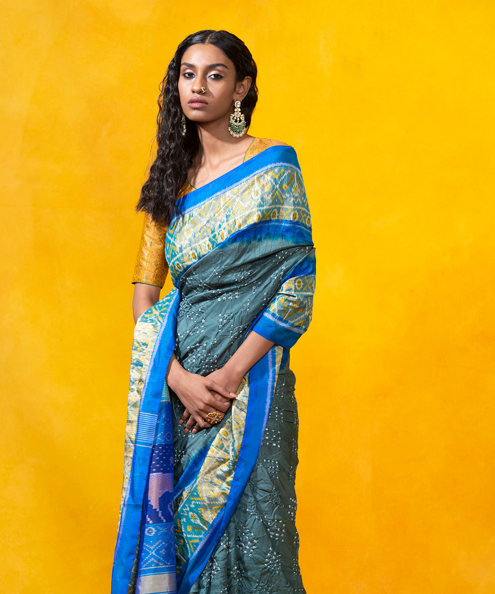 Grey_Handloom_Mulberry_Silk_Bandhani_Saree_With_Blue_Patola_Border_WeaverStory_01