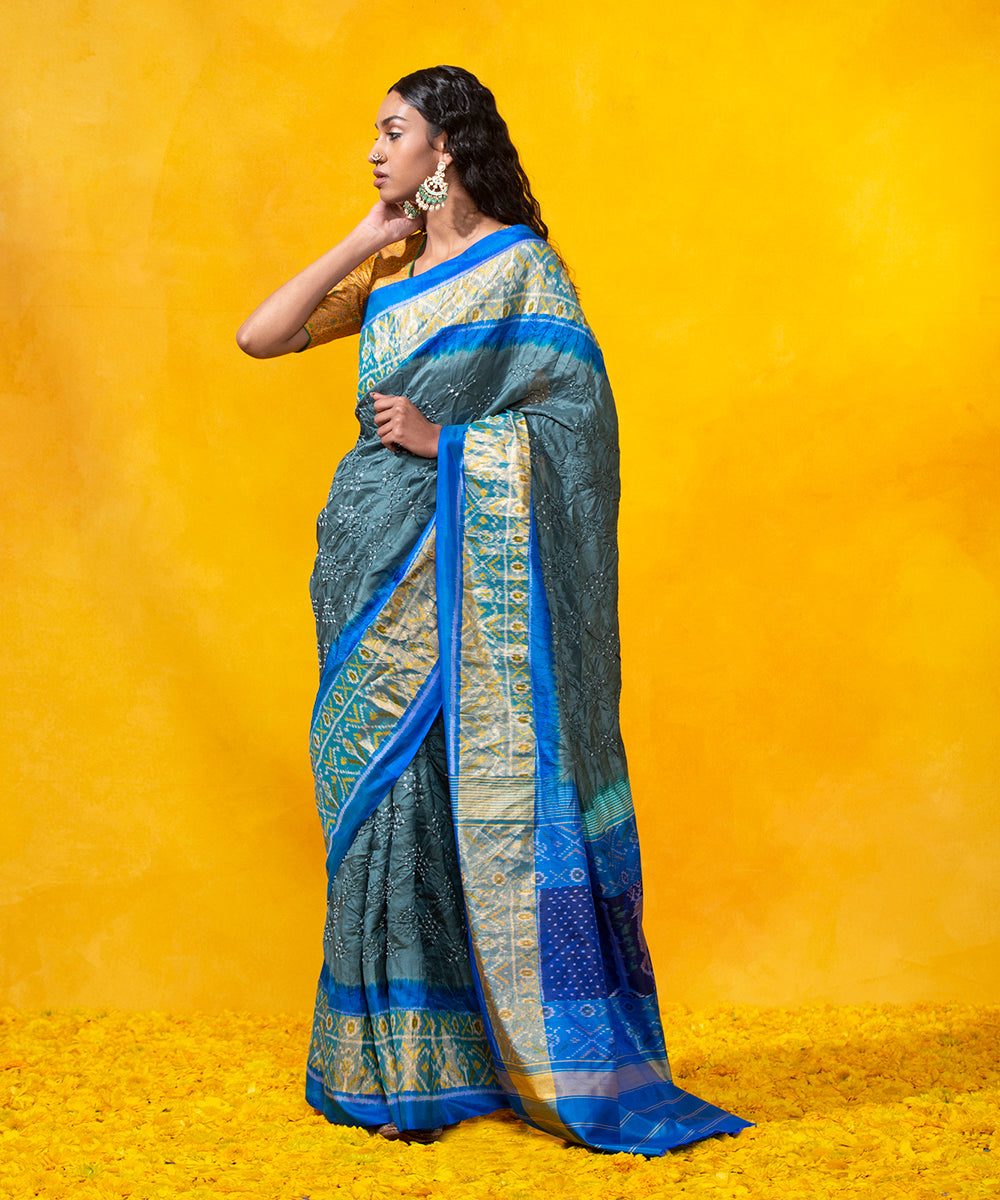 Grey_Handloom_Mulberry_Silk_Bandhani_Saree_With_Blue_Patola_Border_WeaverStory_02