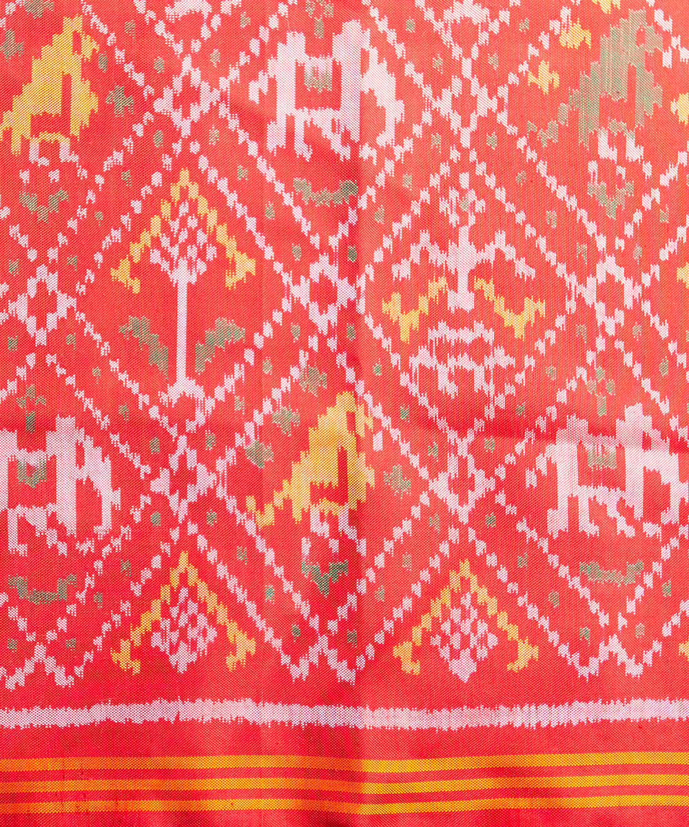White_Handloom_Mulberry_Silk_Patola_Saree_With_Red_Border_and_Pallu_with_Elephant_Motif_WeaverStory_05