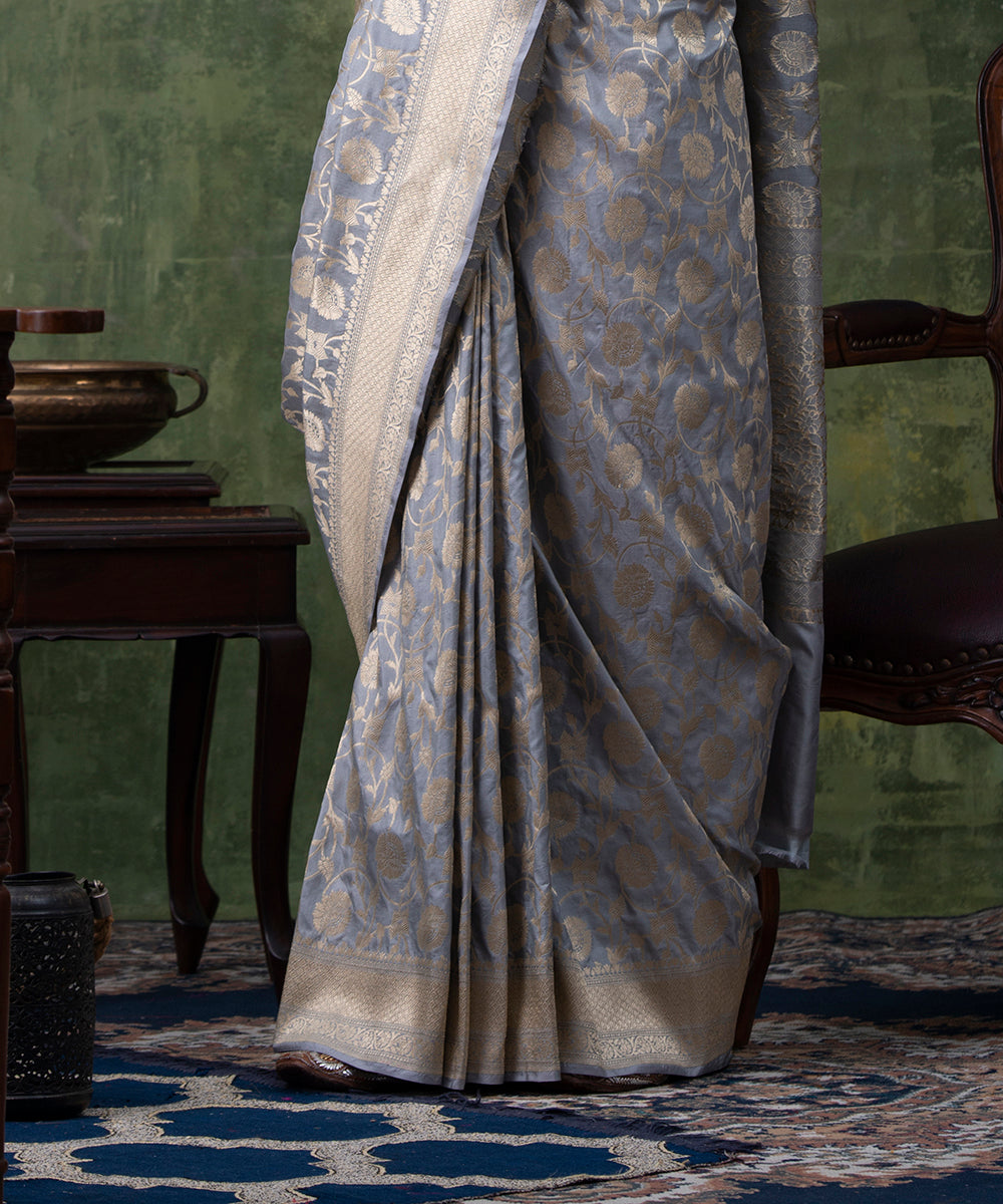 Handloom_Grey_Pure_Katan_Silk_Banarasi_Saree_With_Gold_Zari_Jaal_And_Maroon_Blouse_WeaverStory_04