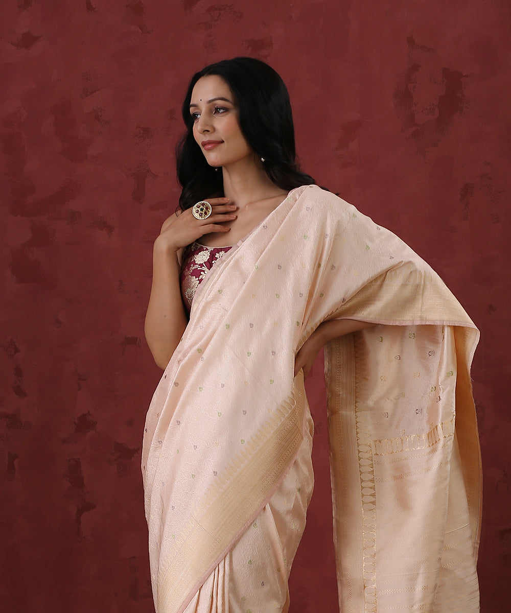 Light_Pink_Handloom_Tanchoi_Pure_Katan_Silk_Banarasi_Saree_With_Kadhwa_Booti_WeaverStory_01