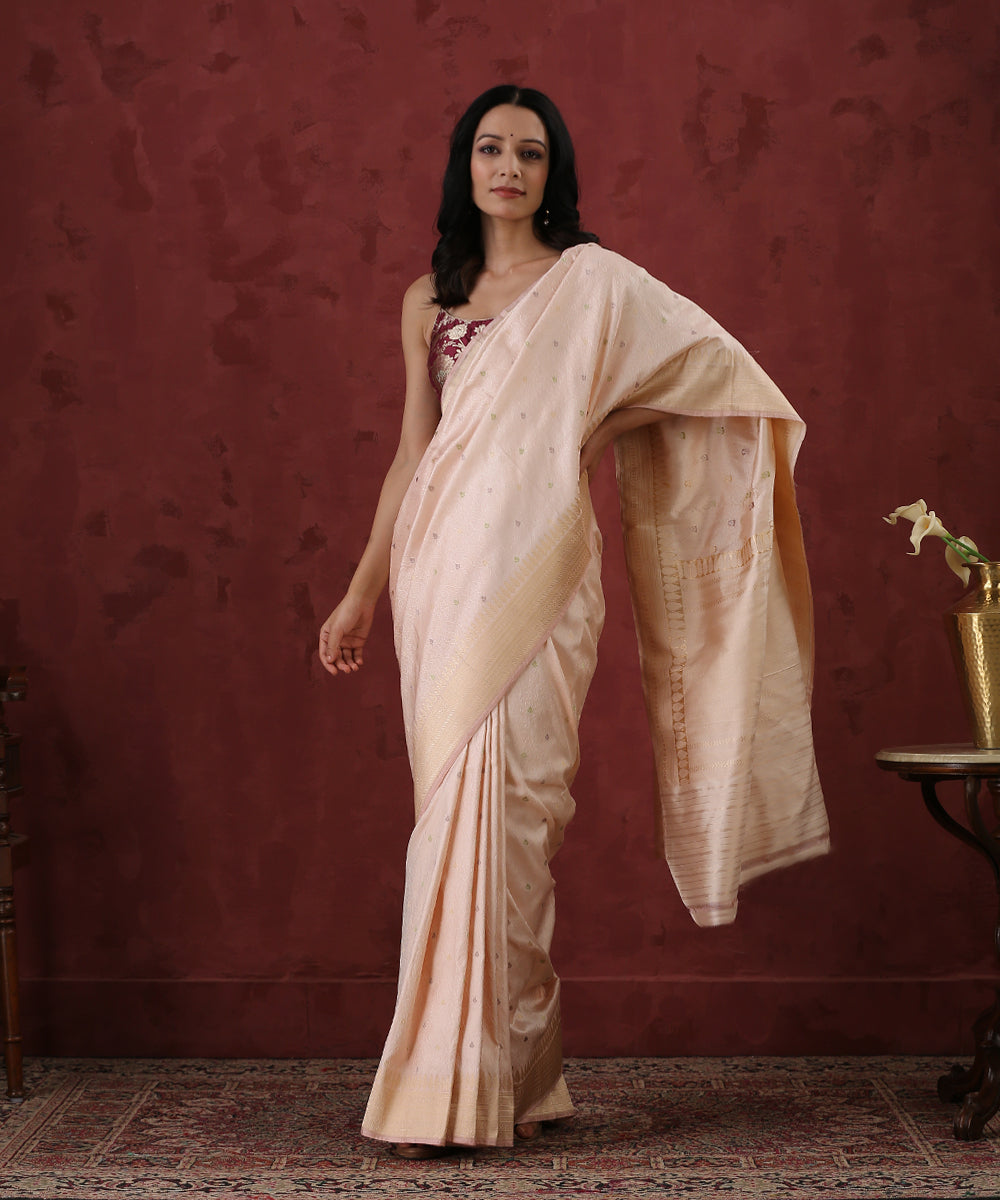 Light_Pink_Handloom_Tanchoi_Pure_Katan_Silk_Banarasi_Saree_With_Kadhwa_Booti_WeaverStory_02