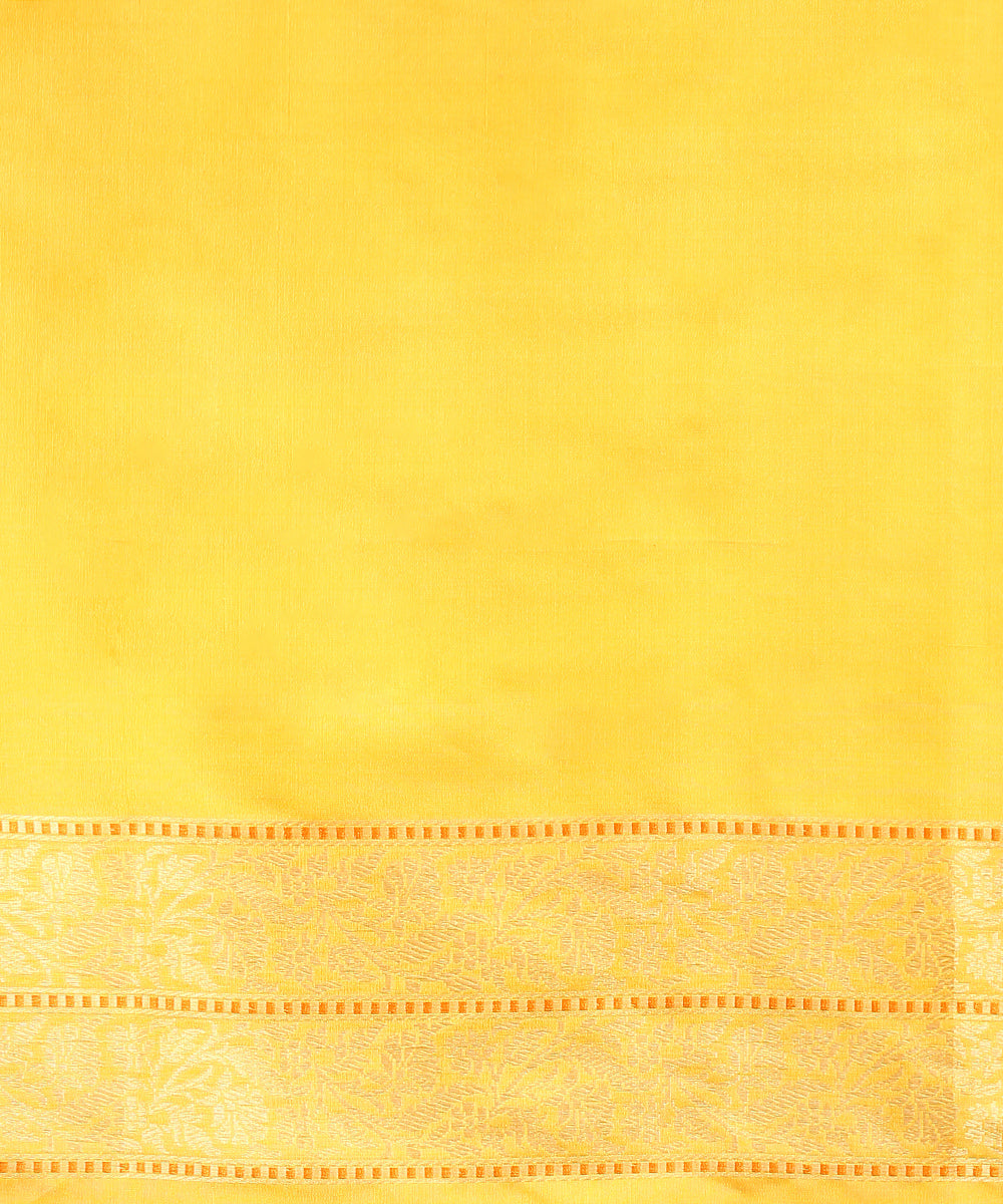 Red_Handloom_Pure_Katan_Silk_Kimkhab_Banarasi_Saree_With_Yellow_Blouse_WeaverStory_05