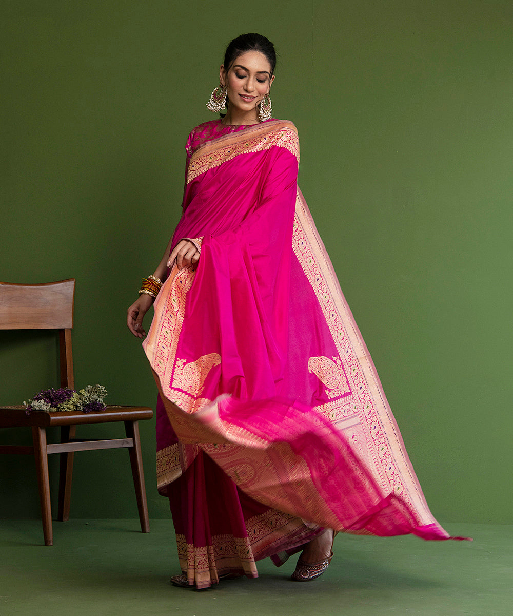 Magenta_Handloom_Plain_Pure_Katan_Silk_Banarasi_Saree_With_Kadhwa_Meenakari_Border_And_Konia_WeaverStory_02