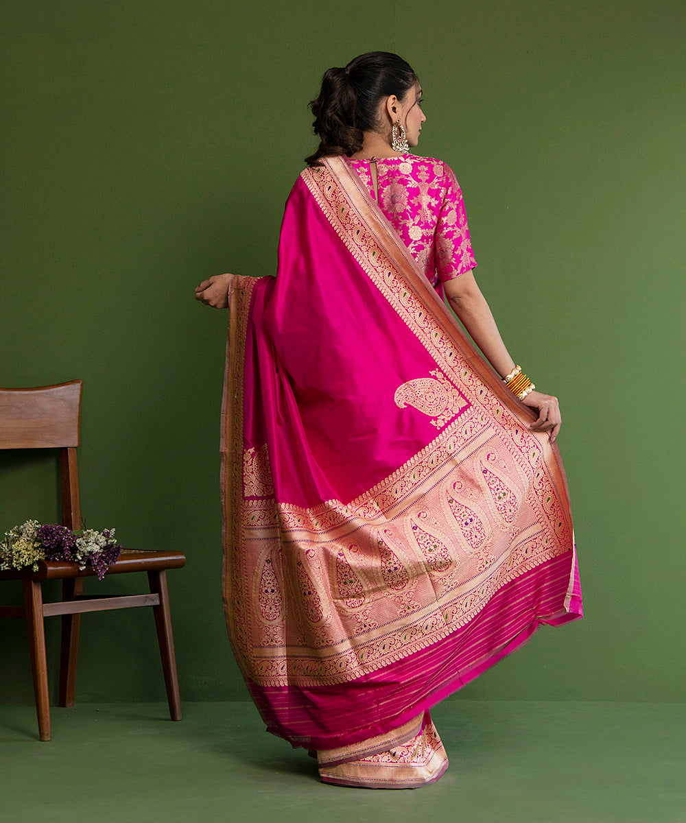 Magenta_Handloom_Plain_Pure_Katan_Silk_Banarasi_Saree_With_Kadhwa_Meenakari_Border_And_Konia_WeaverStory_03