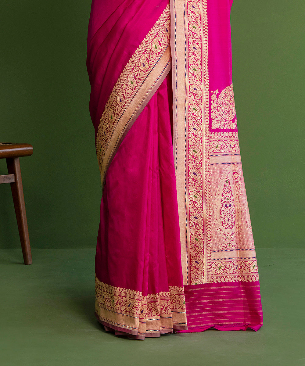 Magenta_Handloom_Plain_Pure_Katan_Silk_Banarasi_Saree_With_Kadhwa_Meenakari_Border_And_Konia_WeaverStory_04
