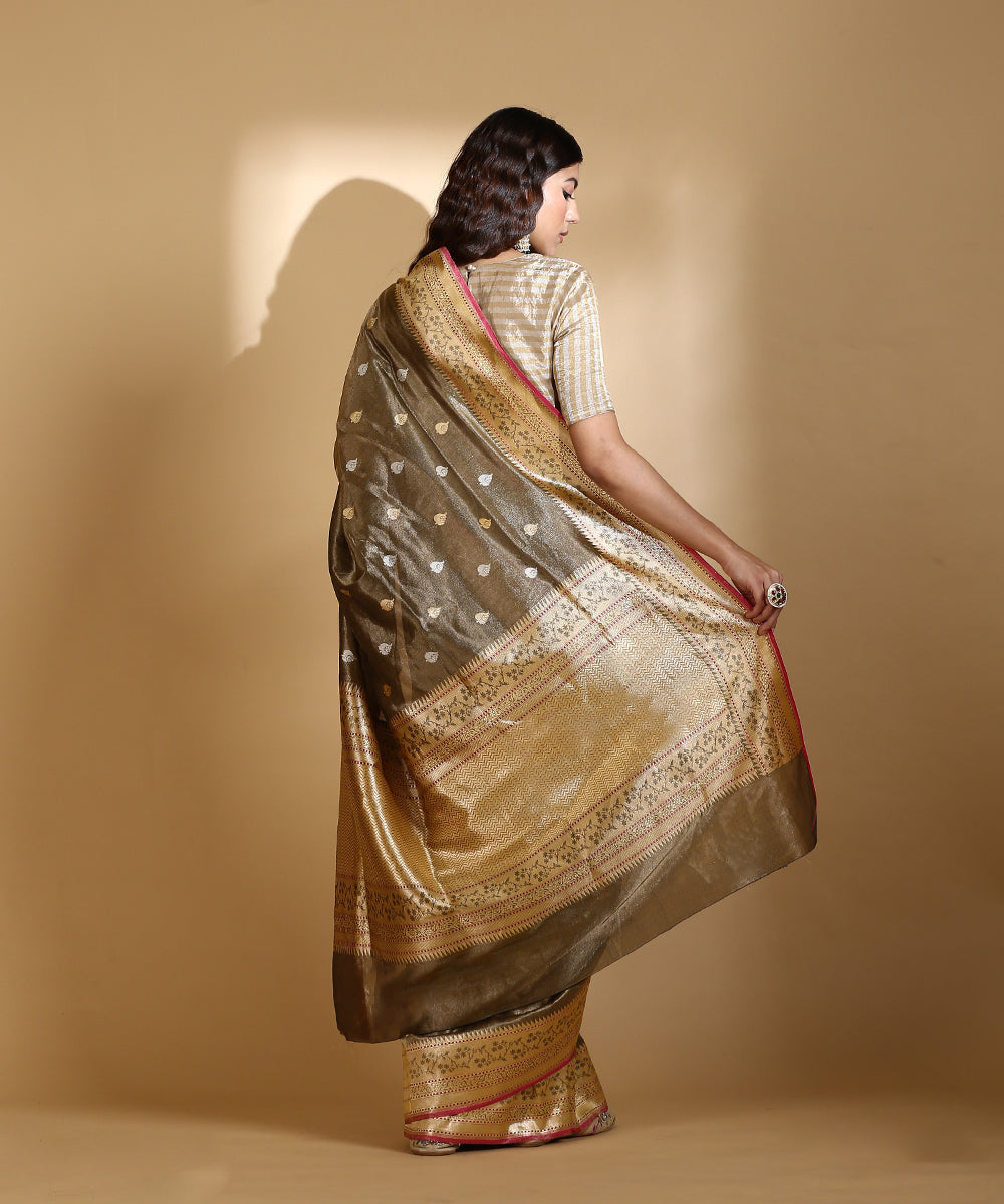 Handloom_Black_And_Gold_Silk_Tissue_Banarasi_Saree_With_Gold_And_Silver_Zari_Booti_WeaverStory_03