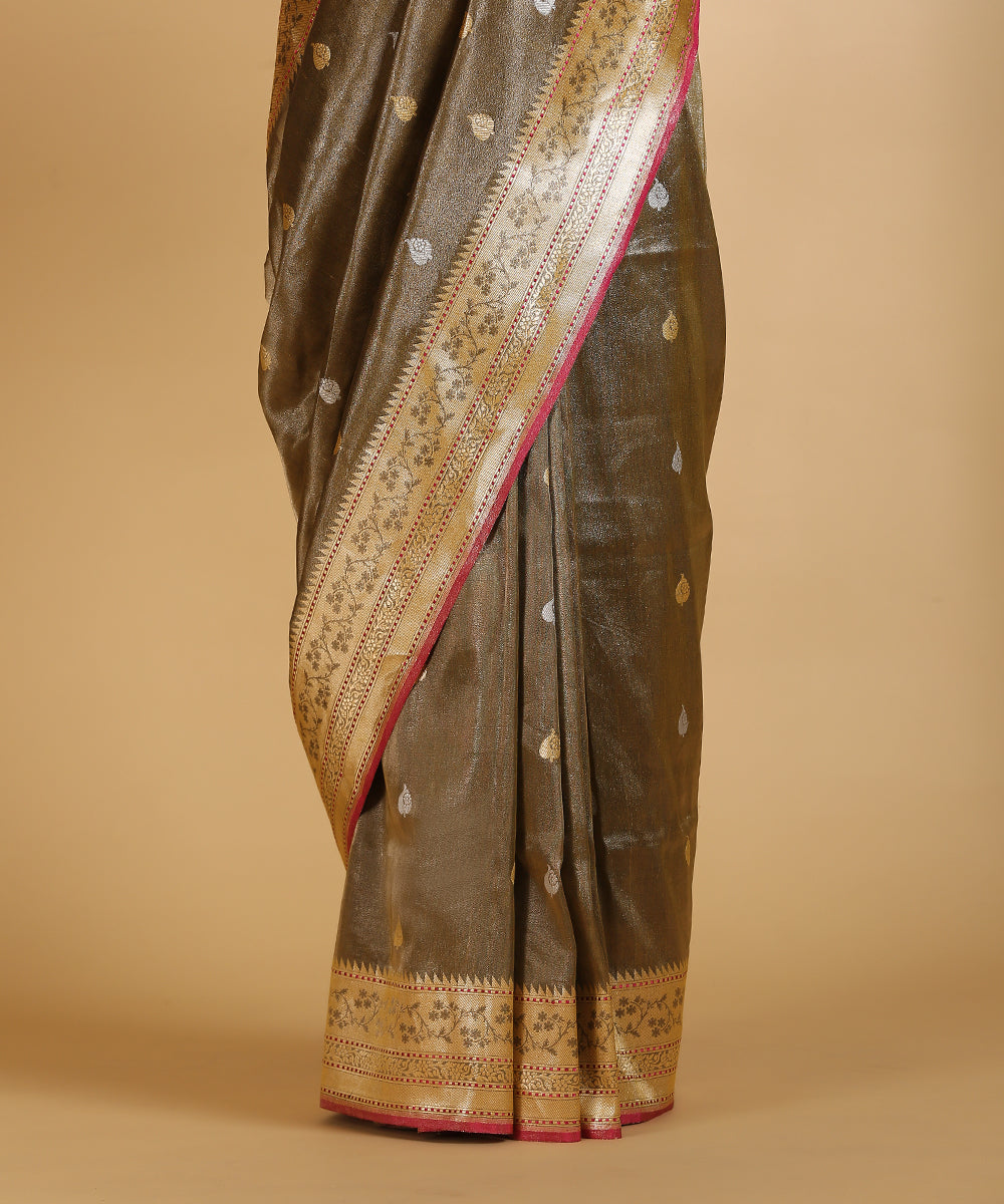 Handloom_Black_And_Gold_Silk_Tissue_Banarasi_Saree_With_Gold_And_Silver_Zari_Booti_WeaverStory_04