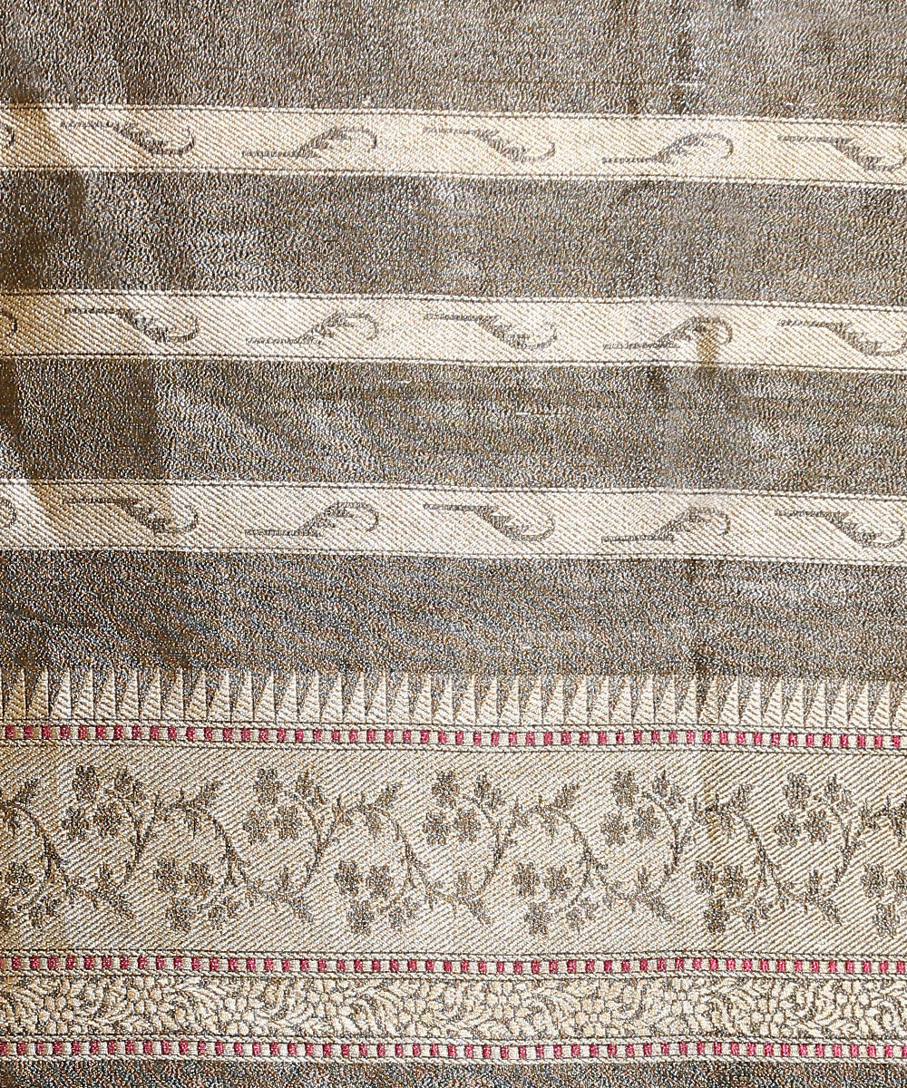Handloom_Black_And_Gold_Silk_Tissue_Banarasi_Saree_With_Gold_And_Silver_Zari_Booti_WeaverStory_05
