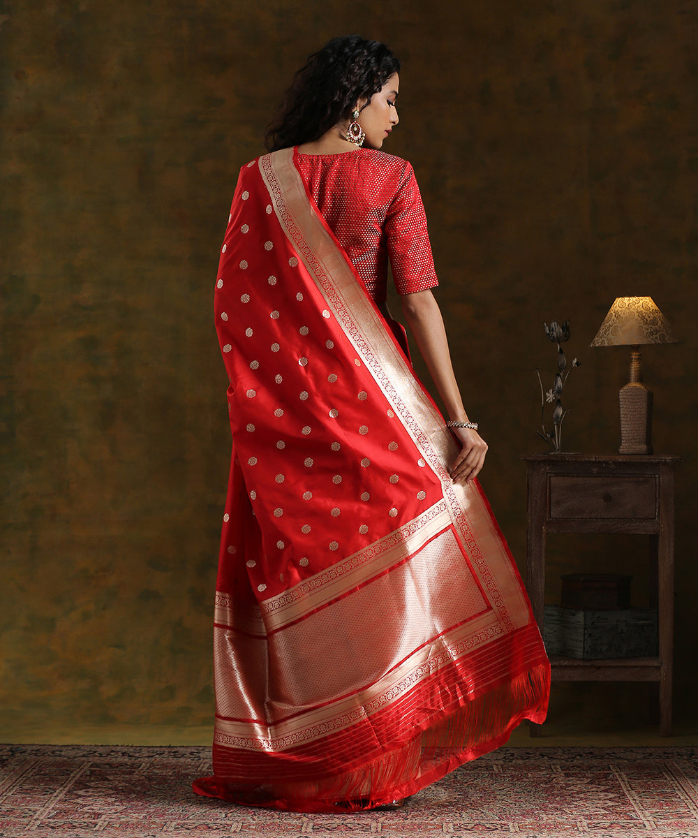 Handloom_Red_Pure_Katan_Silk_Asharfi_Booti_Banarasi_Saree_WeaverStory_03