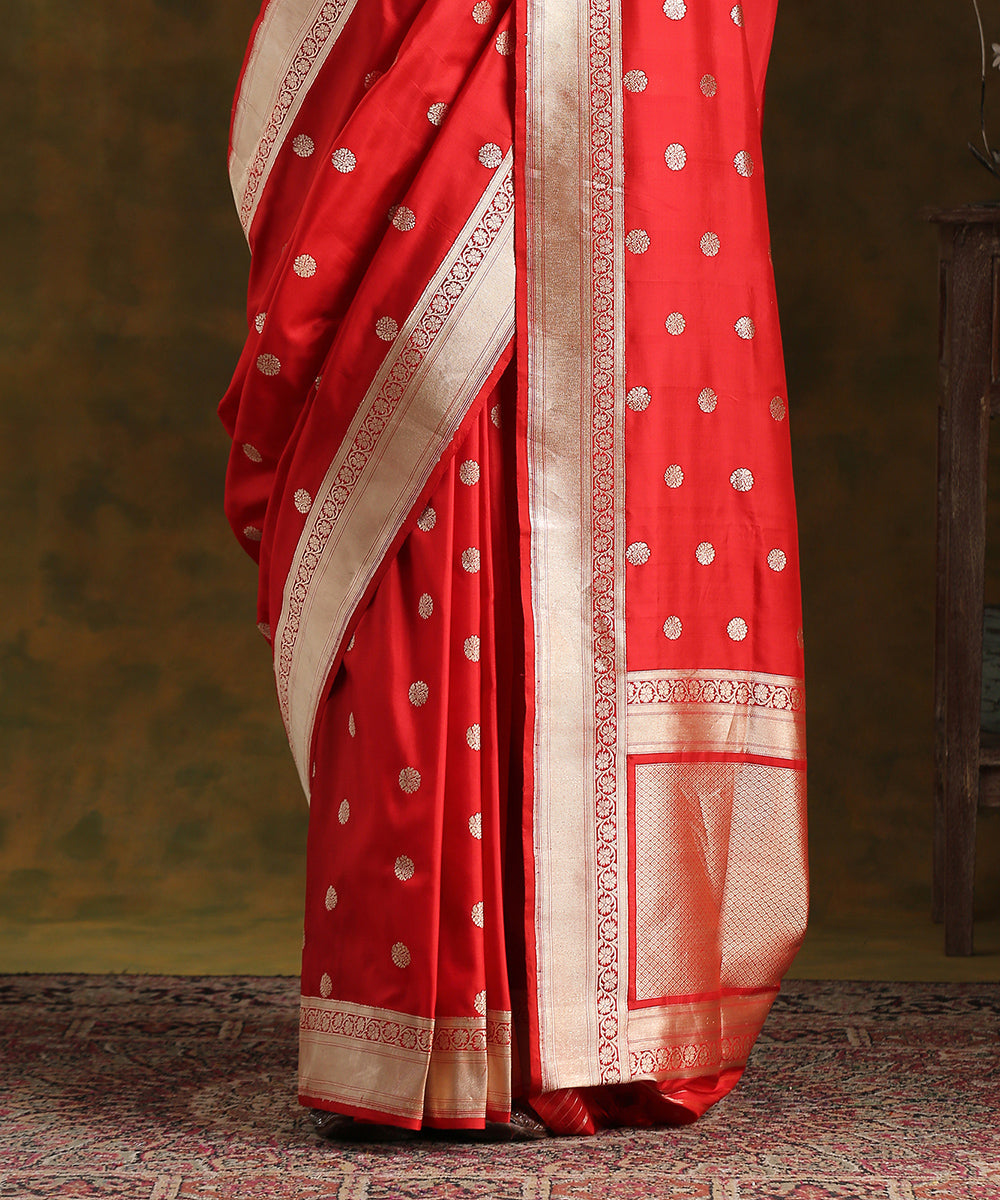 Handloom_Red_Pure_Katan_Silk_Asharfi_Booti_Banarasi_Saree_WeaverStory_04