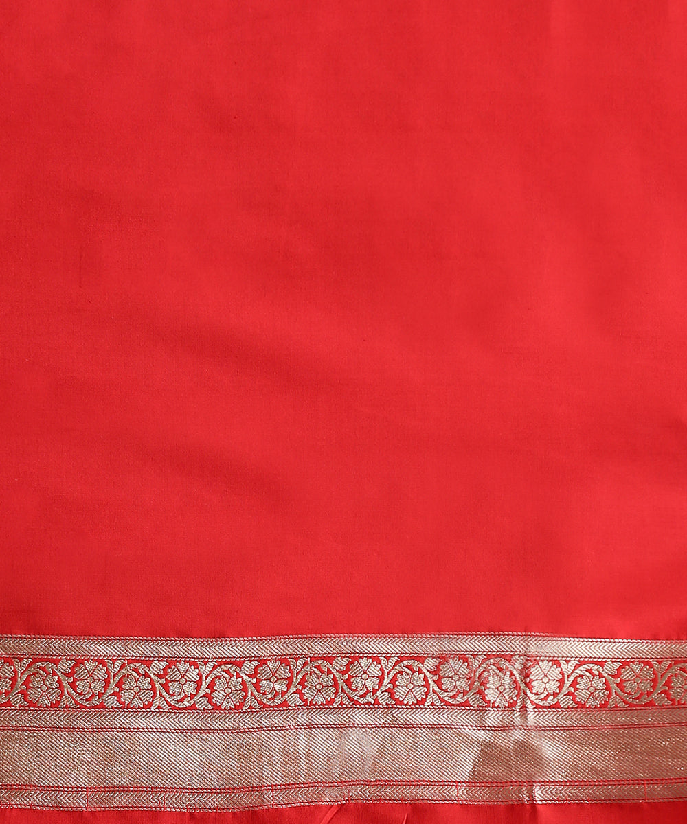 Handloom_Red_Pure_Katan_Silk_Asharfi_Booti_Banarasi_Saree_WeaverStory_05