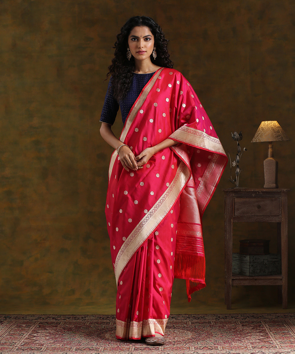 Pink_And_Red_Dual_Tone_Handloom_Pure_Katan_Silk_with_Asharfi_Booti_Banarasi_Saree_WeaverStory_02