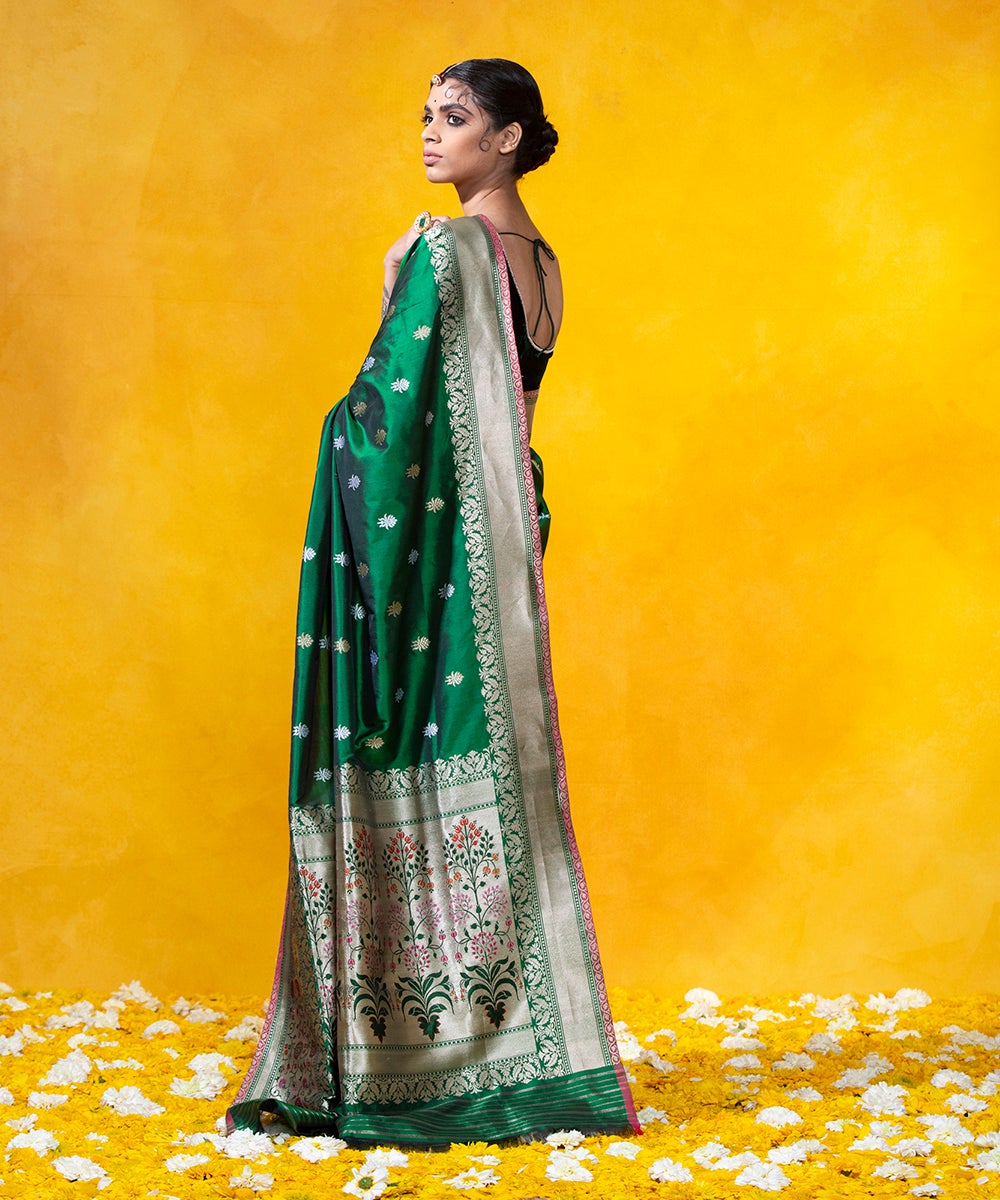 Handloom_Green_Pure_Katan_Silk_Banarasi_Saree_With_Kadhwa_Booti_and_Five_Color_Meenakari_Border_WeaverStory_03