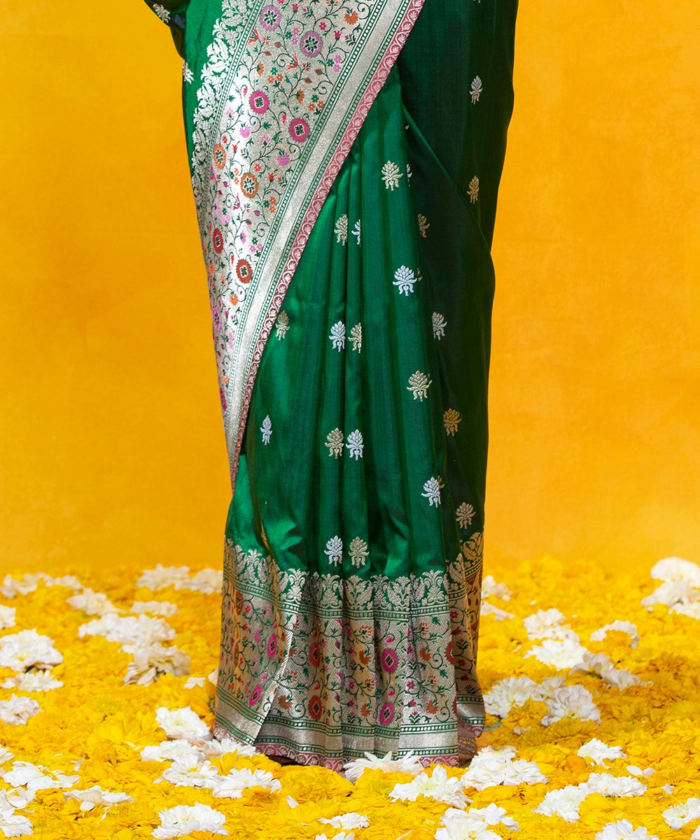 Handloom_Green_Pure_Katan_Silk_Banarasi_Saree_With_Kadhwa_Booti_and_Five_Color_Meenakari_Border_WeaverStory_04