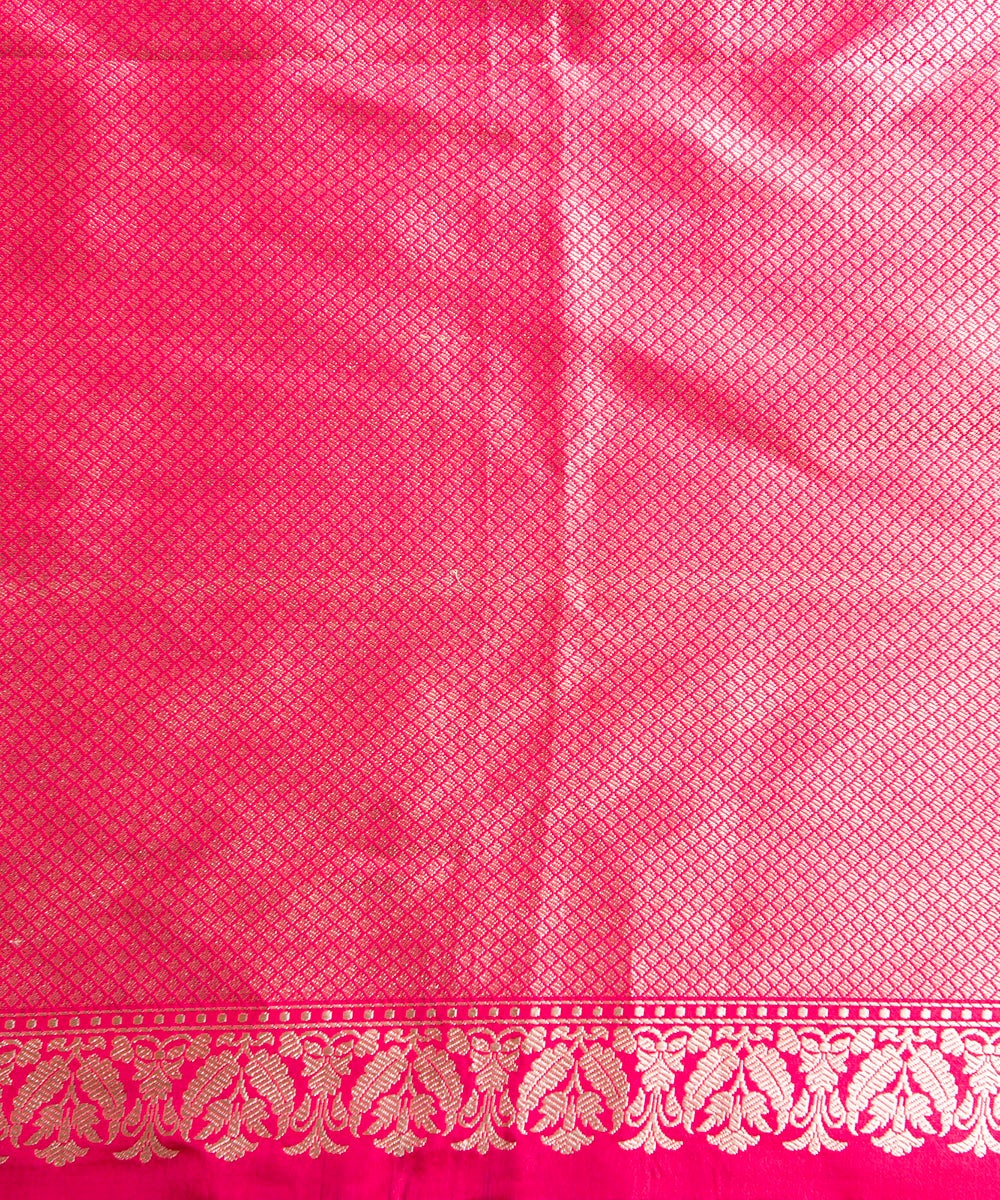 Handloom_Green_Pure_Katan_Silk_Banarasi_Saree_With_Kadhwa_Booti_and_Five_Color_Meenakari_Border_WeaverStory_05