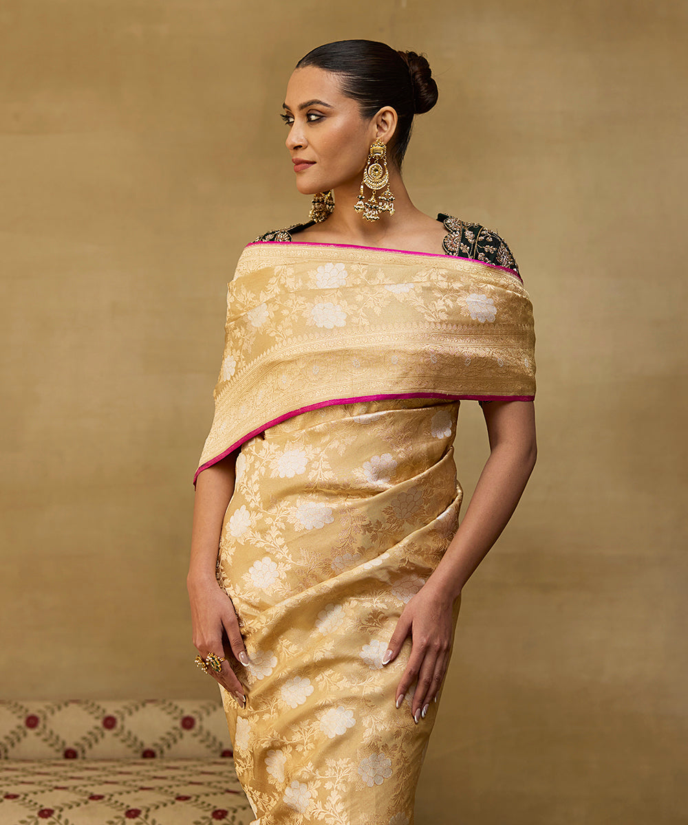 Gold_Handloom_Pure_Weft_Tissue_Angoor_Jaal_Banarasi_Saree_WeaverStory_01