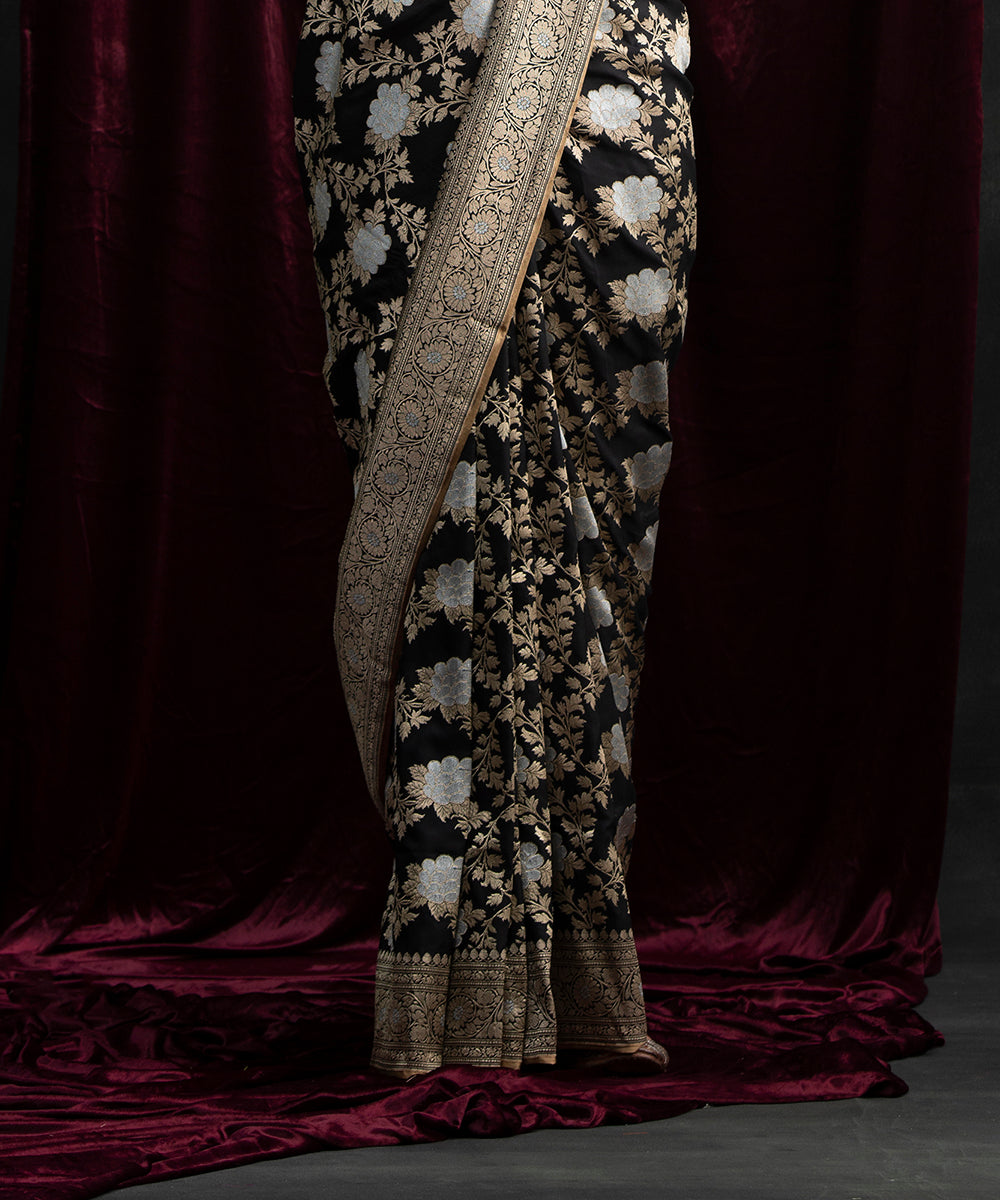 Black_Handloom_Pure_Katan_Silk_Banarasi_Saree_with_Angoor_Jangla_WeaverStory_04