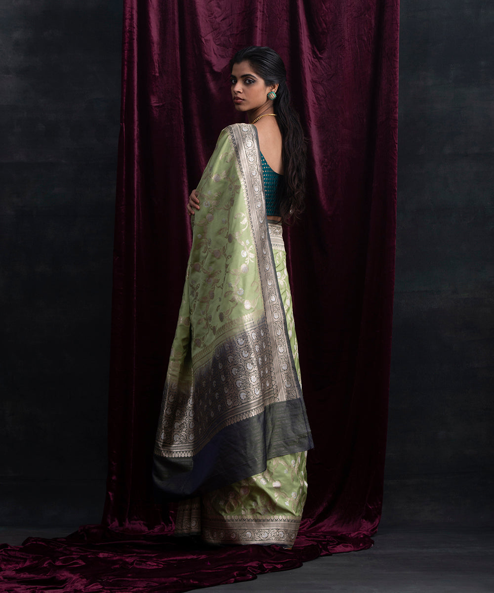 Pista_Green_Handloom_Kadhwa_Jangla_Pure_Katan_Silk_Banarasi_Saree_With_Dark_Green_Border_WeaverStory_03