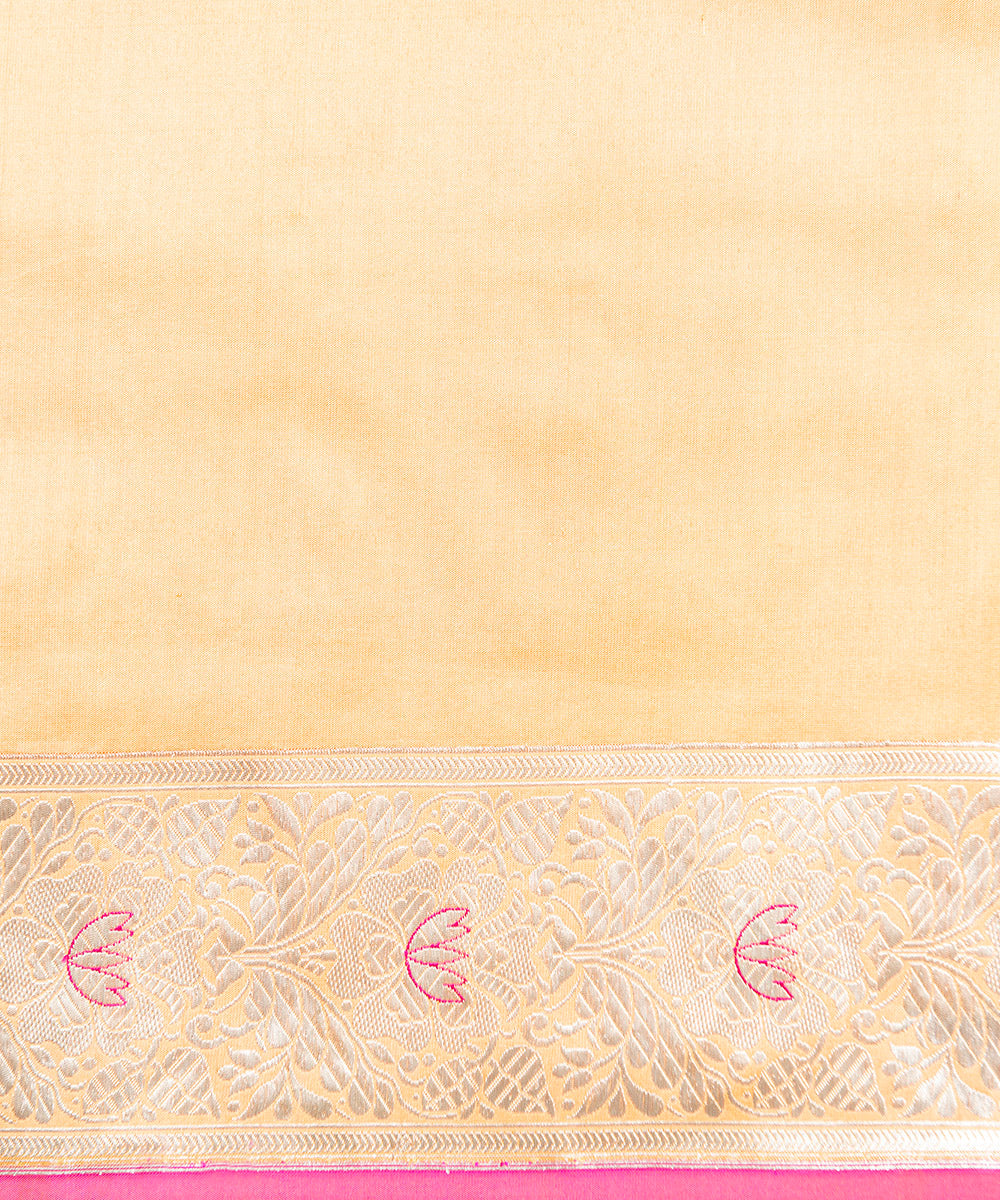 Peach_Handloom_Kadhwa_Jangla_Pure_Katan_Silk_Banarasi_Saree_With_Yellow_Border_WeaverStory_05