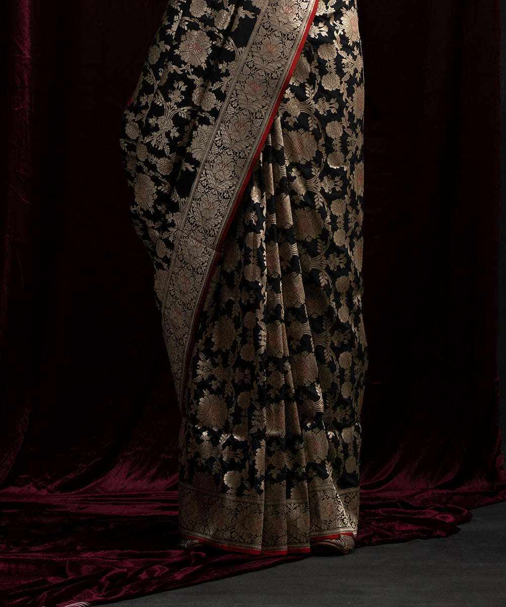 Black_Handloom_Kadhwa_Jangla_Pure_Katan_Silk_Banarasi_Saree_With_Red_Selvedge_WeaverStory_04