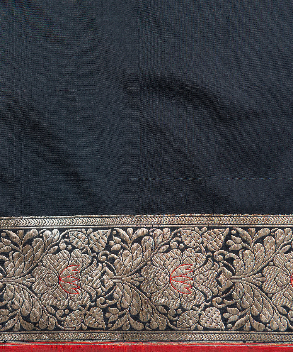 Black_Handloom_Kadhwa_Jangla_Pure_Katan_Silk_Banarasi_Saree_With_Red_Selvedge_WeaverStory_05
