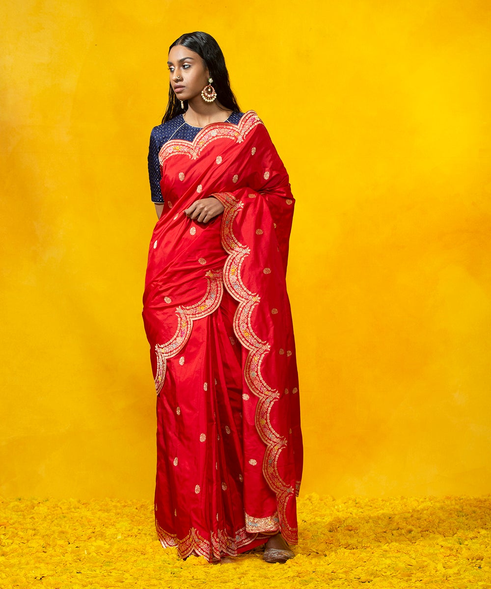 Red_Handloom_Pure_Katan_Silk_Scalloped_Banarasi_Saree_with_Meenakari_Border_WeaverStory_02