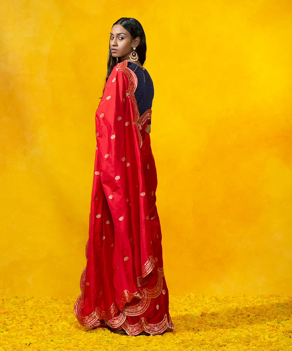 Red_Handloom_Pure_Katan_Silk_Scalloped_Banarasi_Saree_with_Meenakari_Border_WeaverStory_03