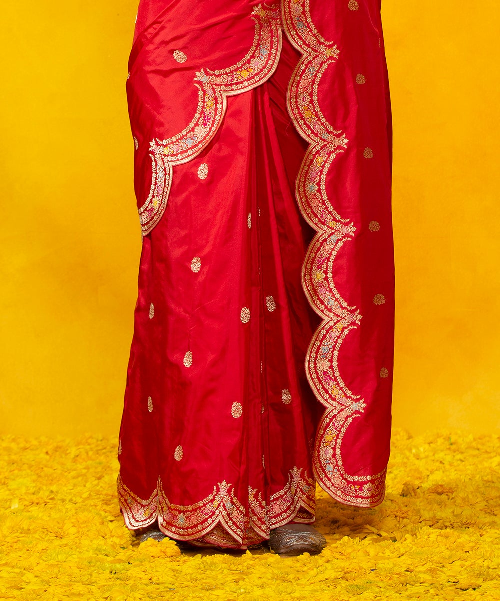 Red_Handloom_Pure_Katan_Silk_Scalloped_Banarasi_Saree_with_Meenakari_Border_WeaverStory_04