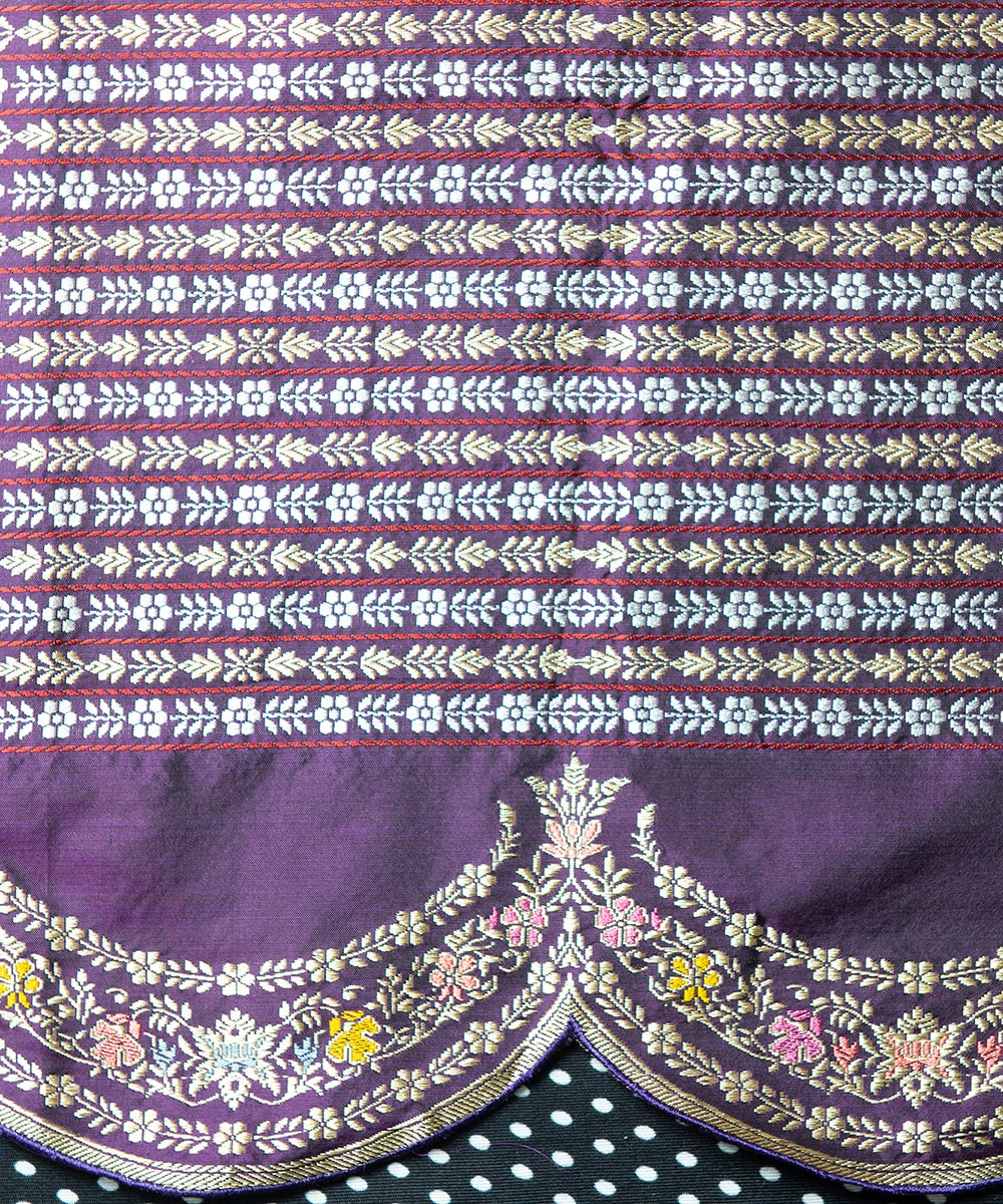 Red_Handloom_Pure_Katan_Silk_Scalloped_Banarasi_Saree_with_Meenakari_Border_WeaverStory_05