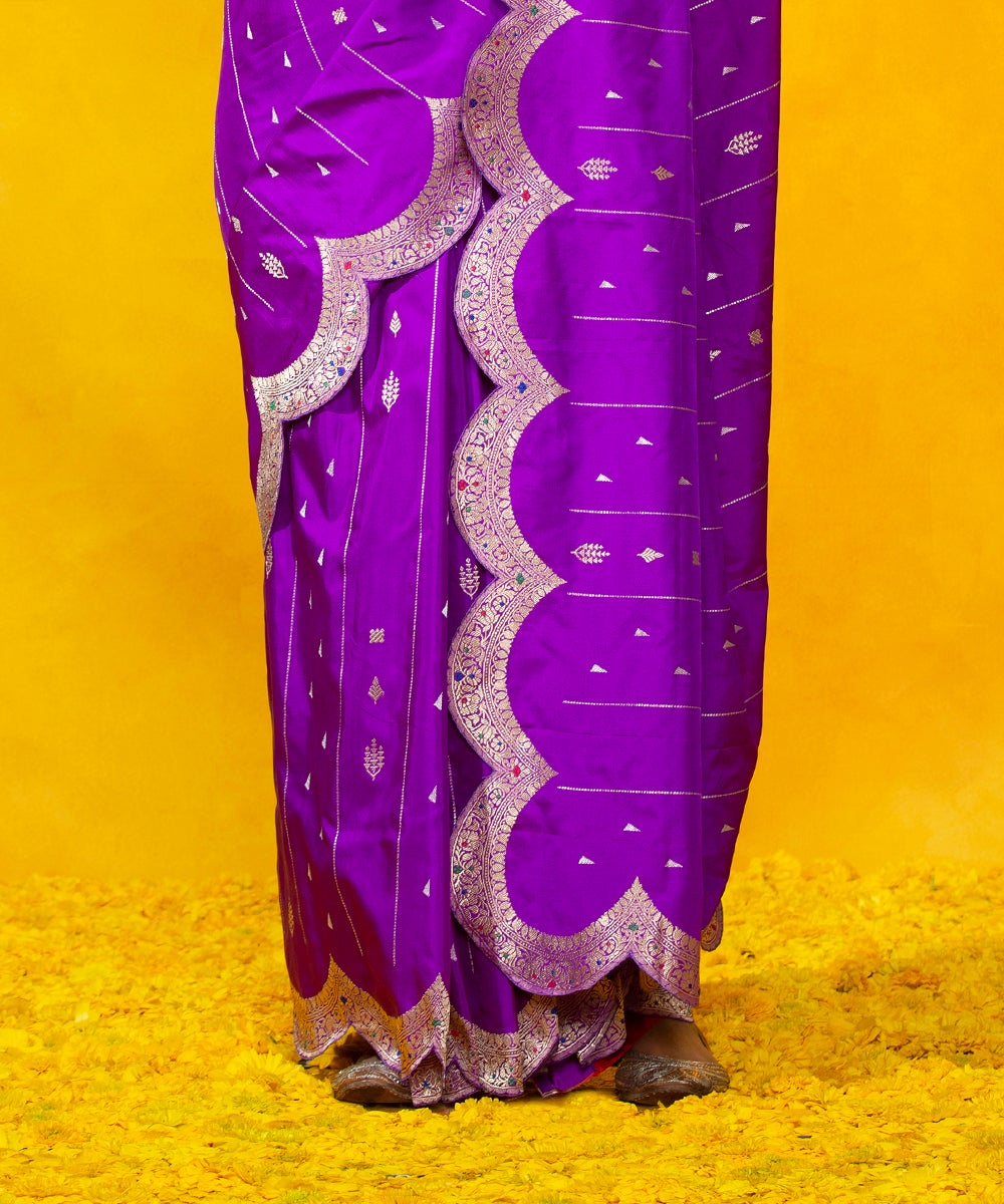 Handloom_Purple_Jangla_Pure_Katan_Silk_Banarasi_Saree_With_Scalloped_Border_WeaverStory_04