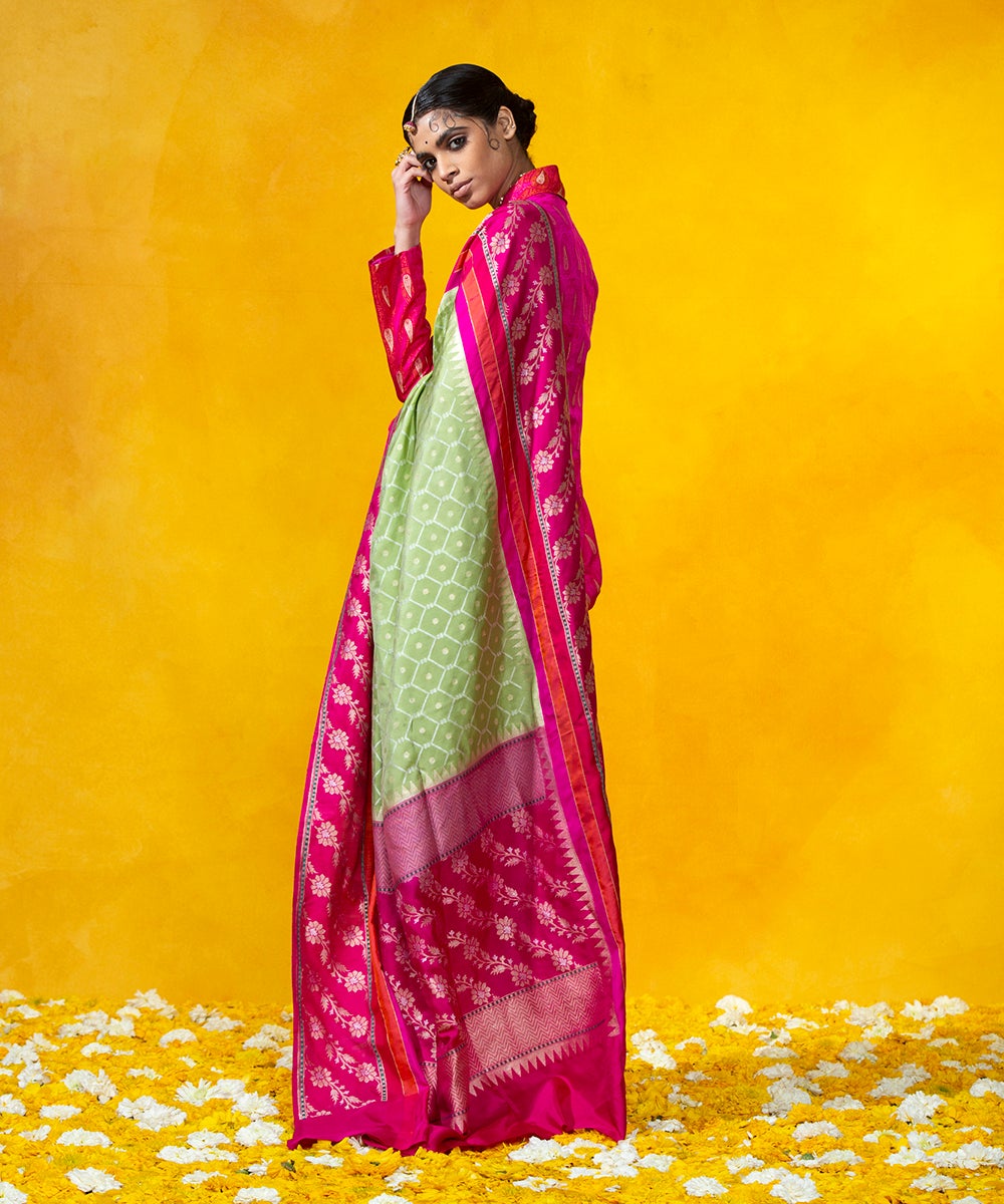 Handloom_Light_Green_Cutwork_Pure_Katan_Silk_Jamdani_Banarasi_Saree_With_Pink_Broad_Border_WeaverStory_03