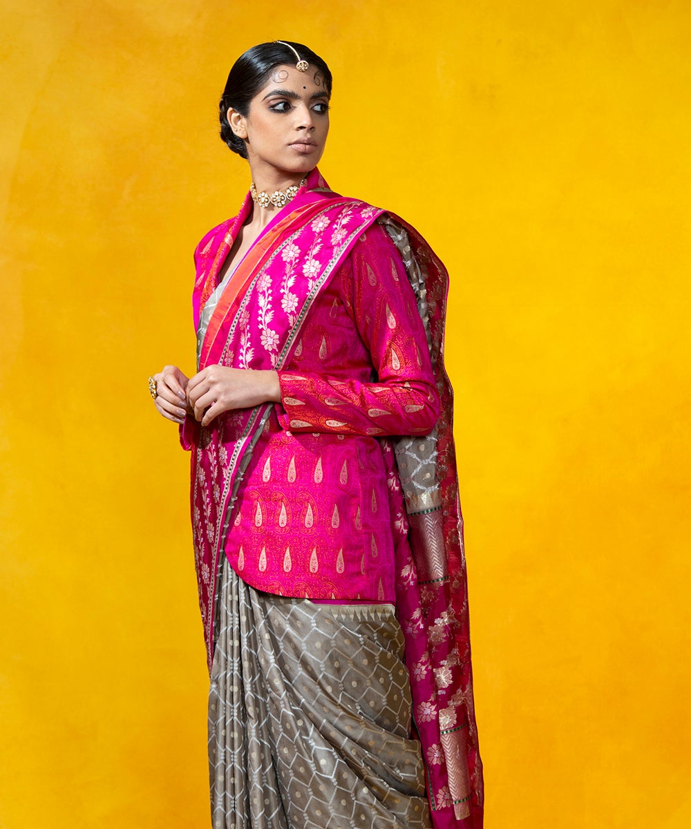 Grey_Handloom_Cutwork_Pure_Katan_Silk_Jamdani_Banarasi_Saree_With_Pink_Broad_Border_WeaverStory_01