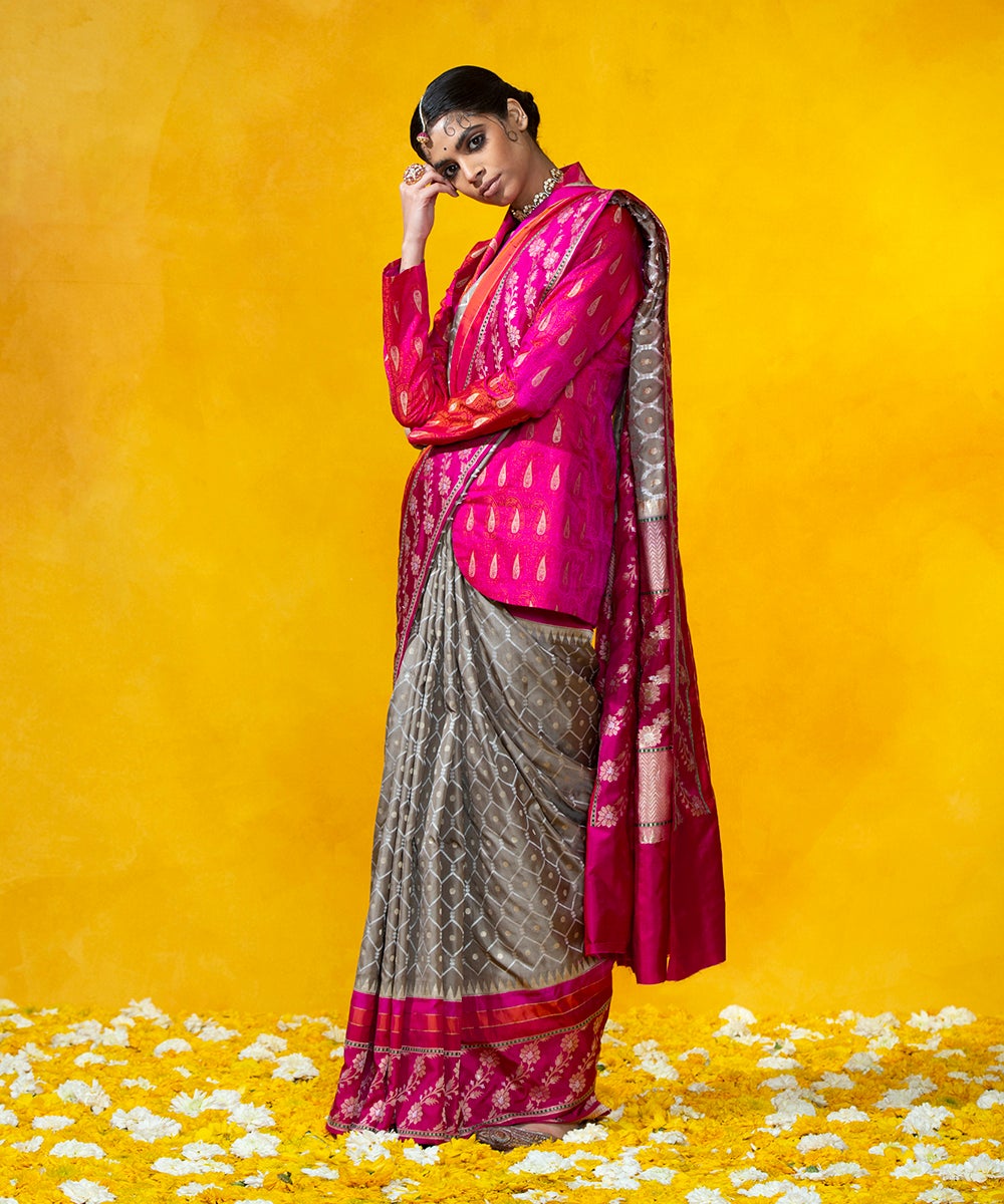 Grey_Handloom_Cutwork_Pure_Katan_Silk_Jamdani_Banarasi_Saree_With_Pink_Broad_Border_WeaverStory_02