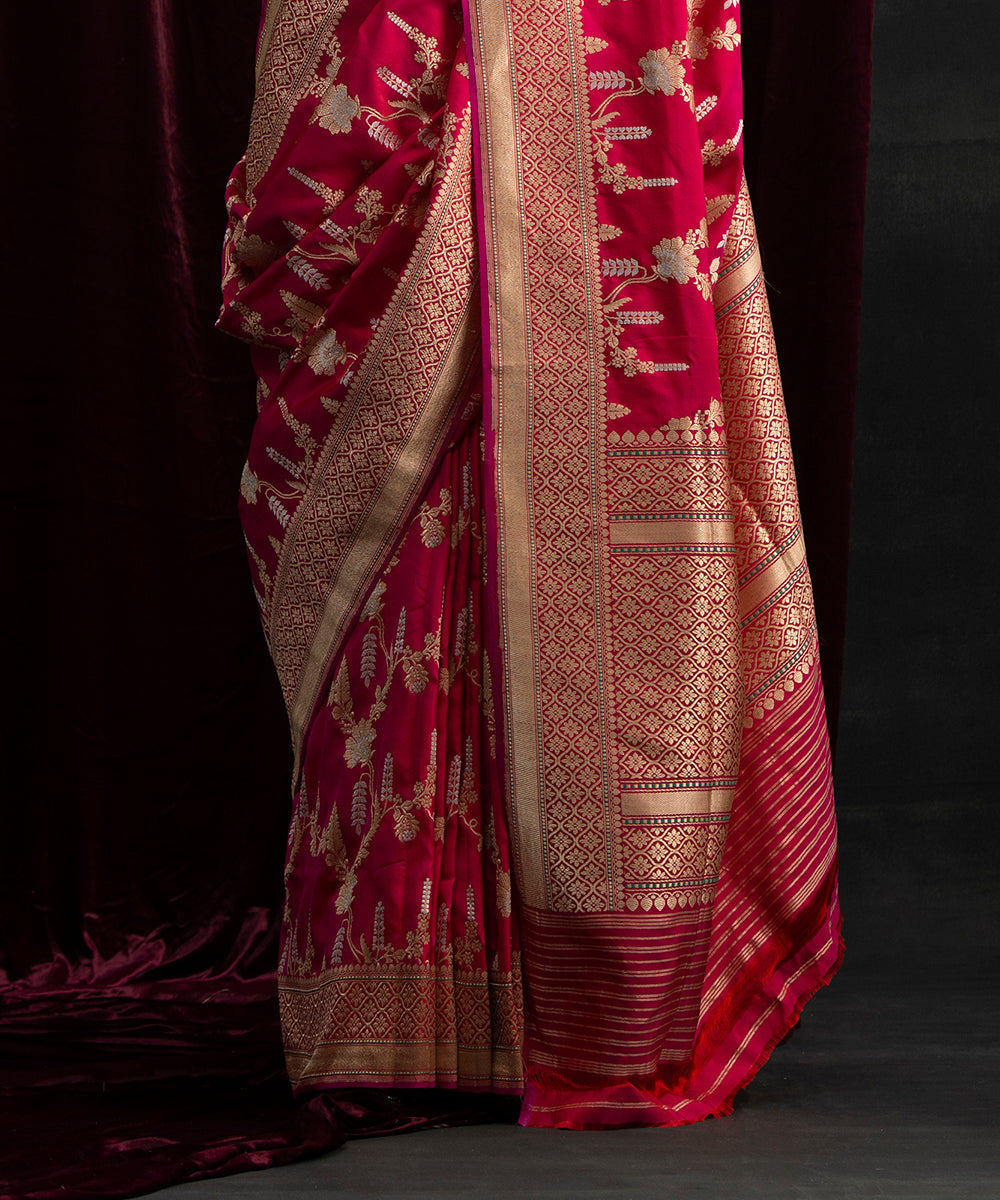 Dark_Pink_Handloom_Pure_Katan_Silk_Banarasi_Saree_with_Kadhwa_Jangla_and_Intricate_Border_WeaverStory_04